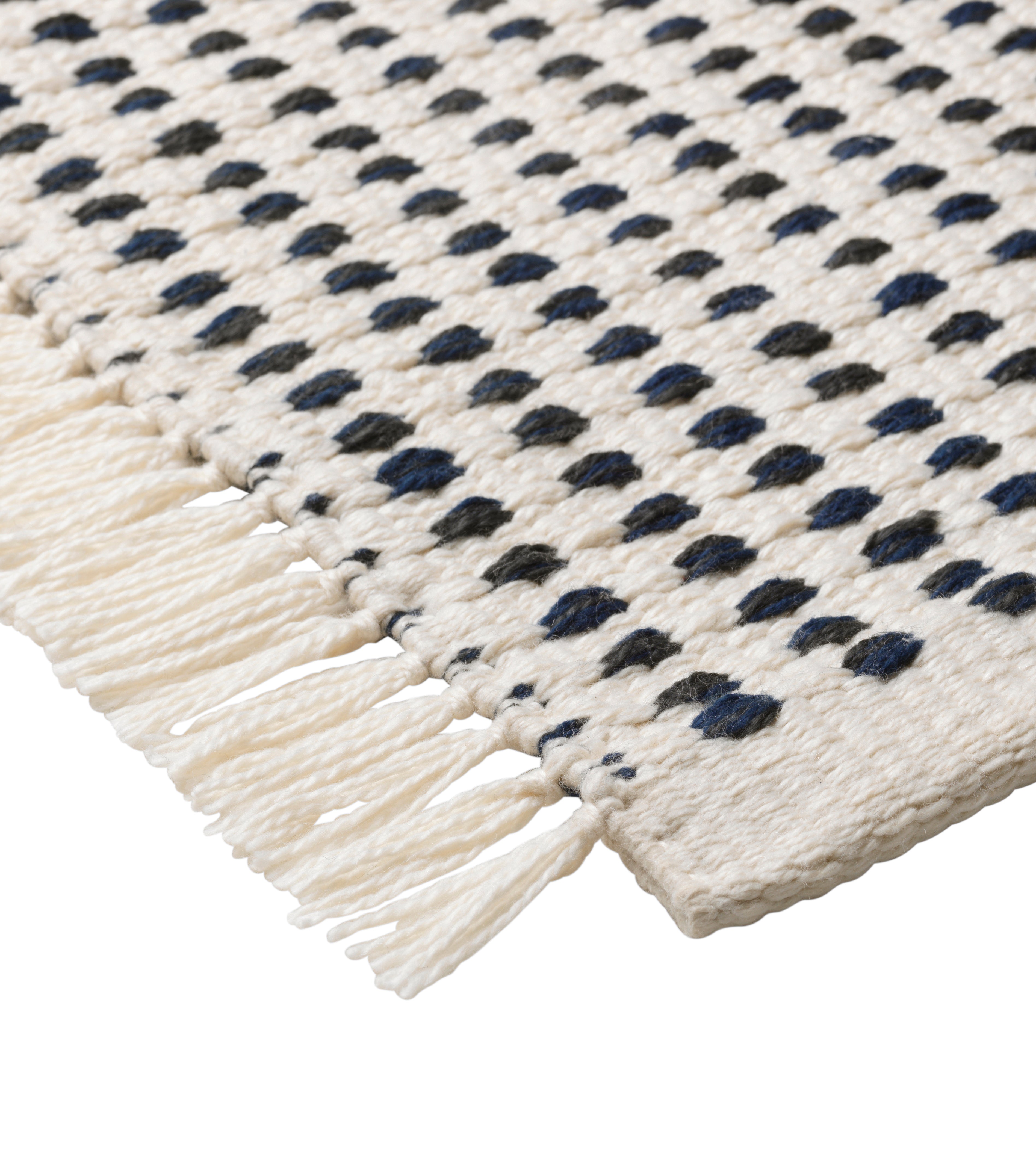 WAY runner broken white with blue dots