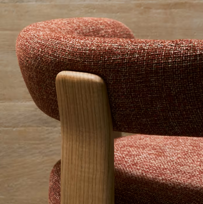 Sessel mit Armlehnen GRANITE roter Chenille mit Eschenbasis