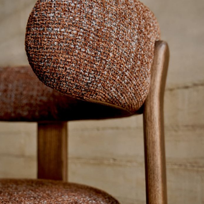 Stuhl GRANITE braunes Chenille mit dunklem Eschenfuß