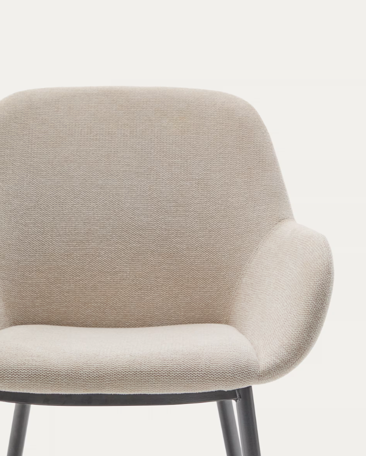 Beige horse chair with a black base