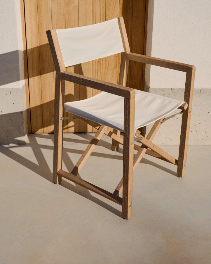Villara White External Chair mit einer Akazienbasis