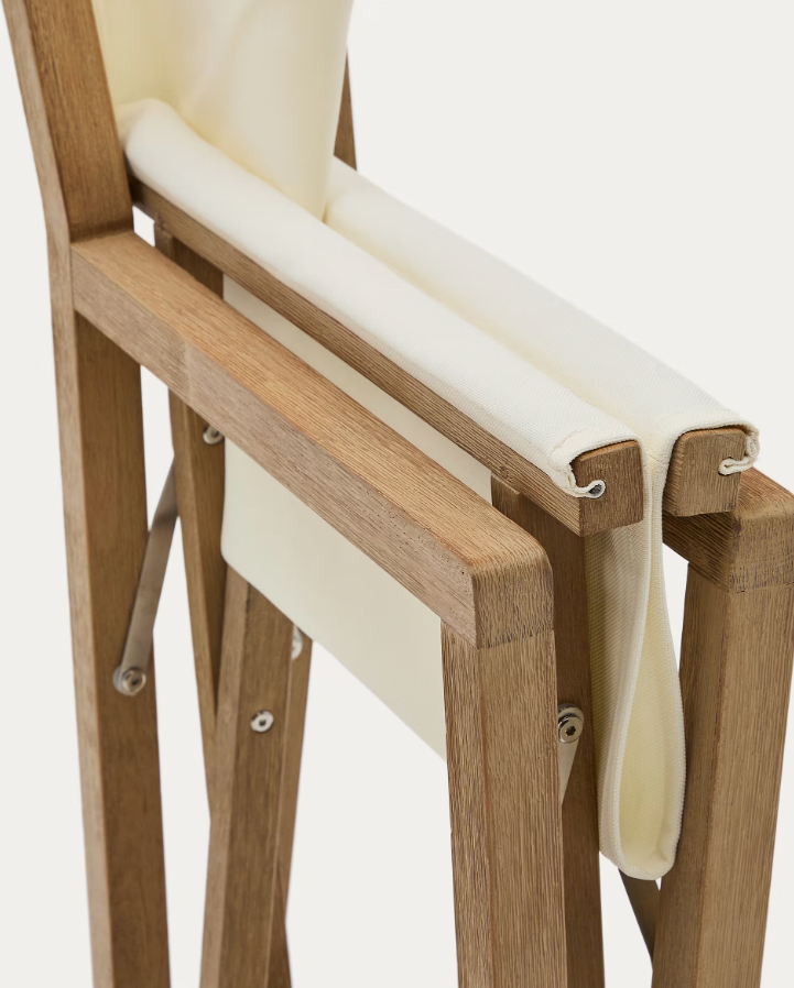 Villara White External Chair mit einer Akazienbasis