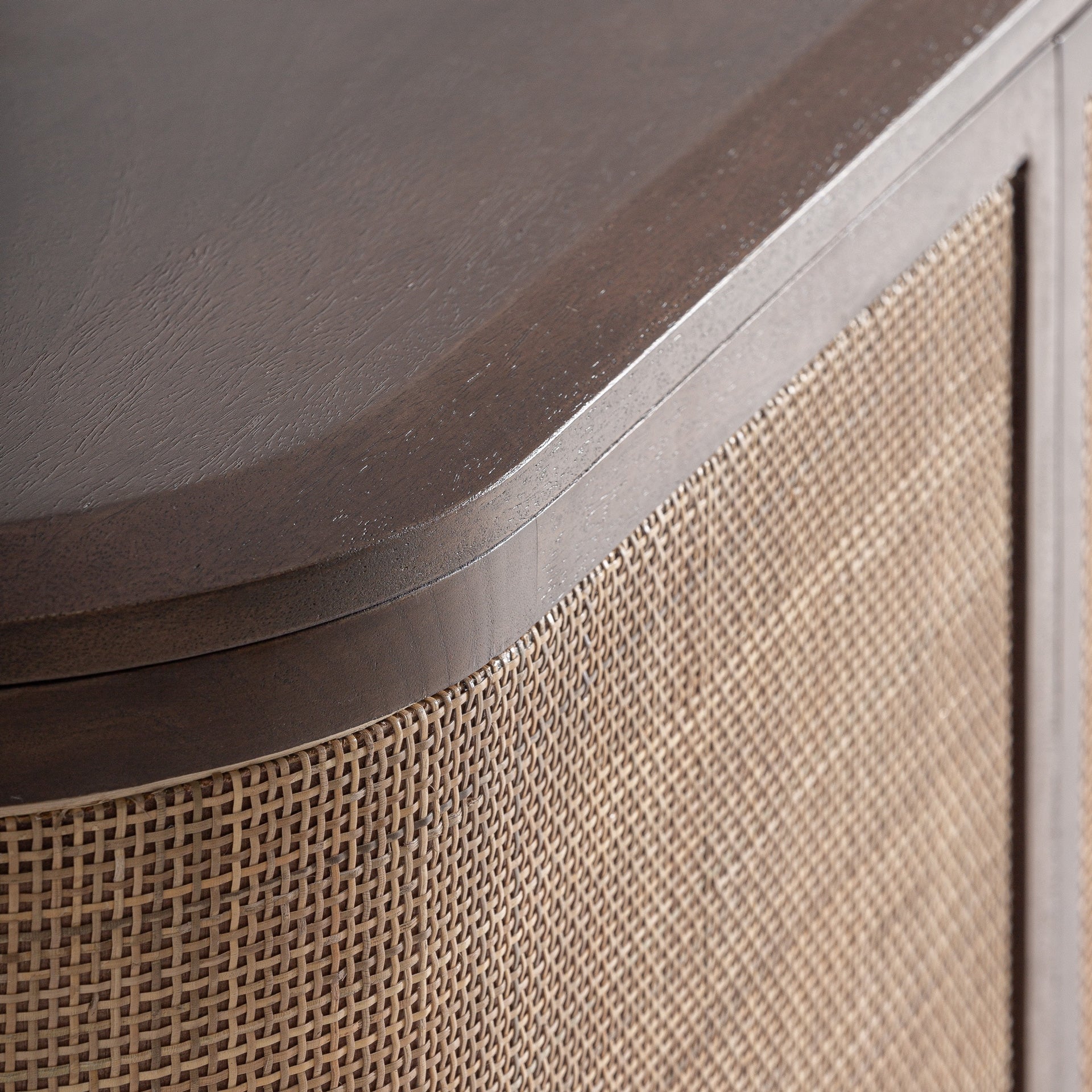 Runde Kommode GONDORF aus Mangoholz