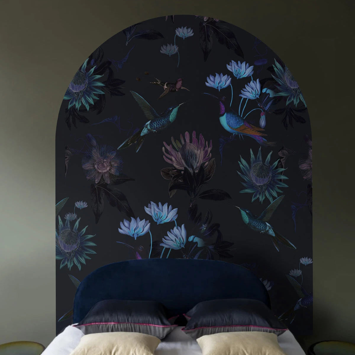 Vlies-Tapete in Bogenform TOXIC HUMMINGBIRDS dunkelblau