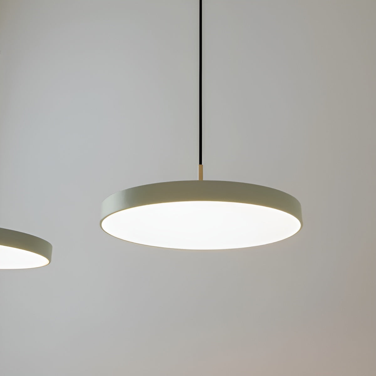 Pendelleuchte ASTERIA PLUS olivgrün mit goldener Einlage