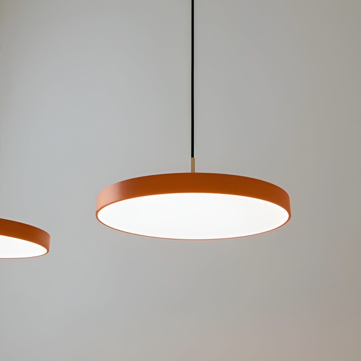 Pendelleuchte ASTERIA PLUS orange mit goldener Einlage
