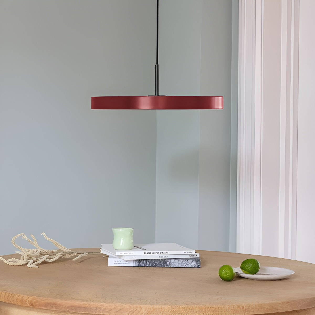 Pendelleuchte ASTERIA PLUS bordeaux mit schwarzem Einsatz