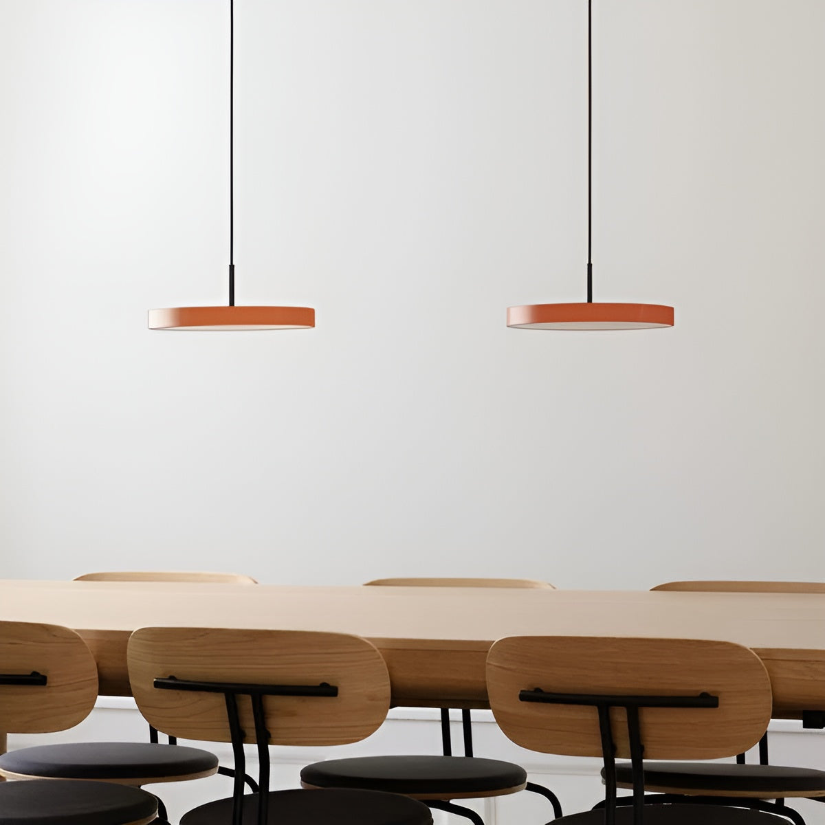 Pendelleuchte ASTERIA PLUS orange mit schwarzem Einsatz