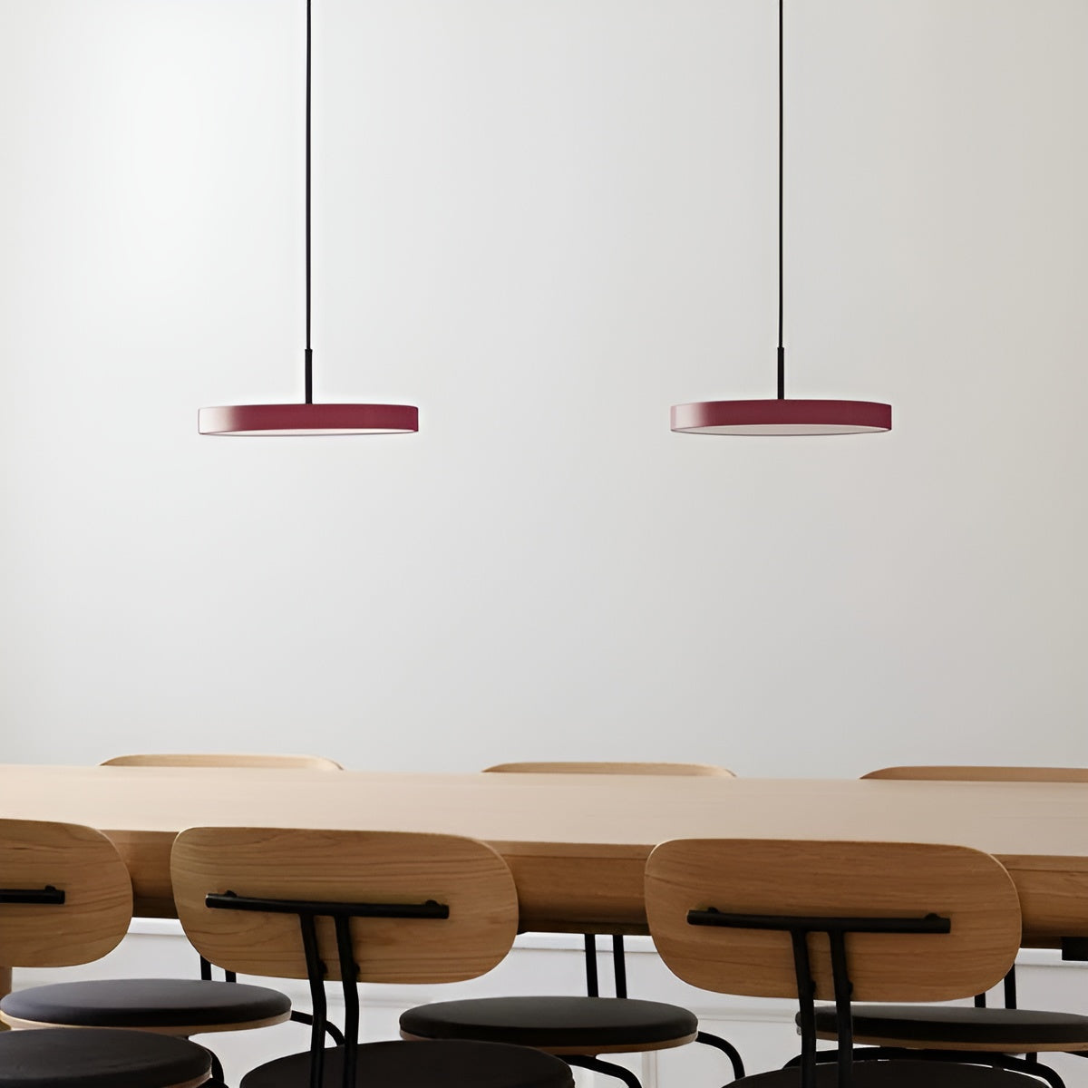 Pendelleuchte ASTERIA PLUS bordeaux mit schwarzem Einsatz