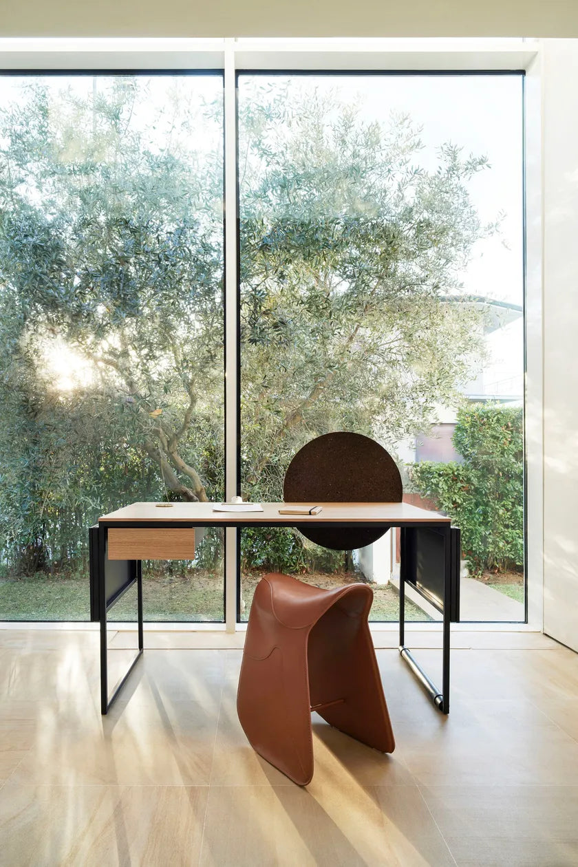MACIS black desk