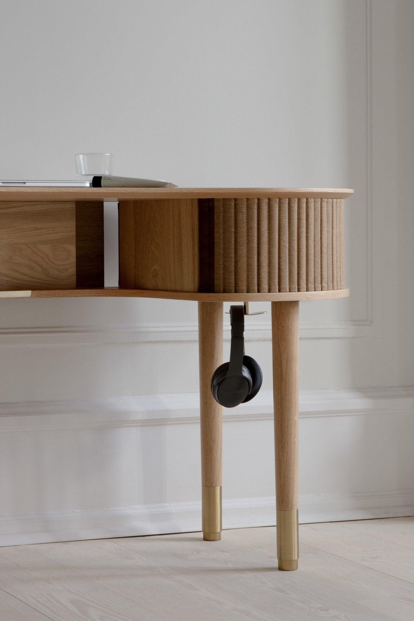 Biurko AUDACIOUS węglowy czarny z dębem UMAGE Eye on Design