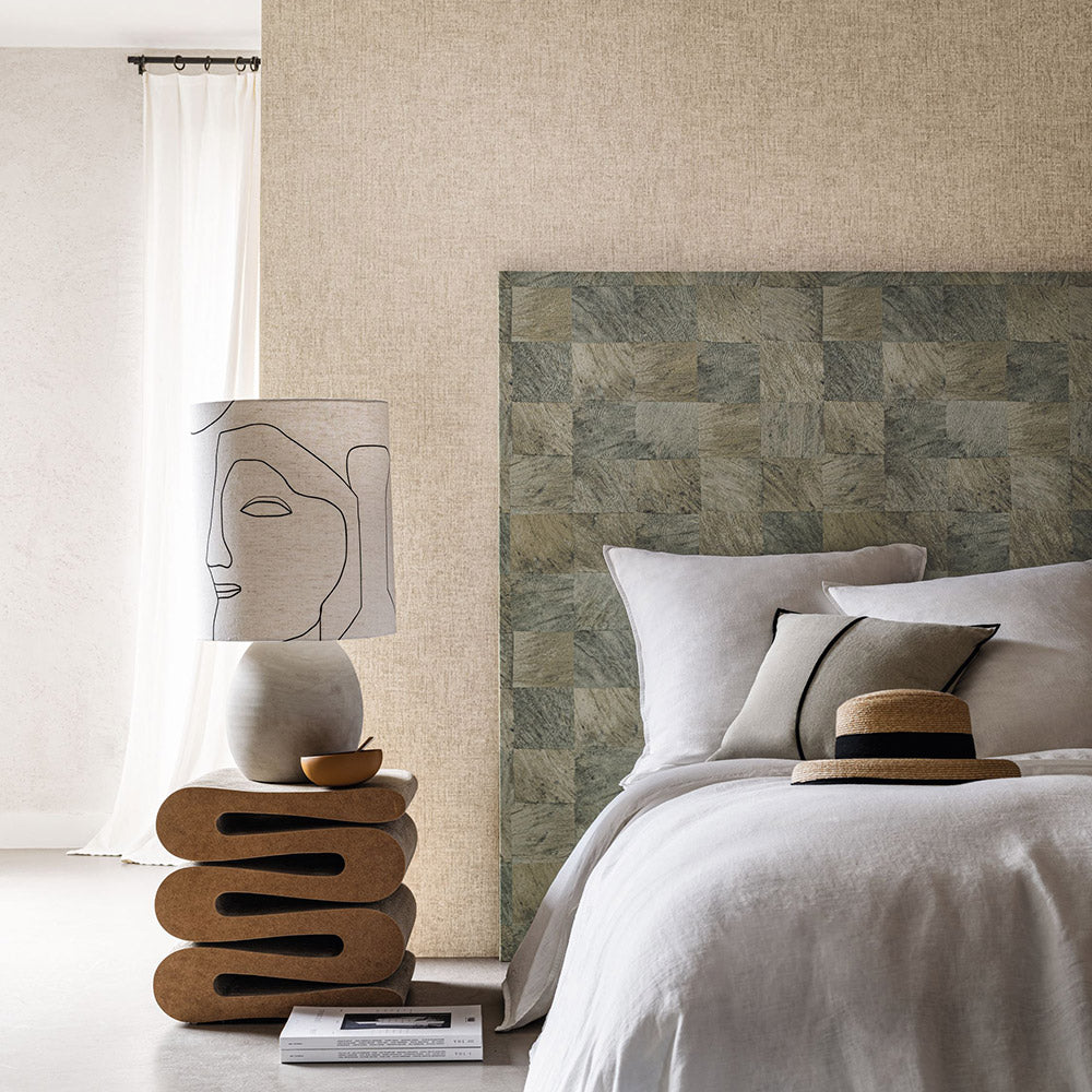 Strukturierte Tapete mit geometrischem Muster, die Holz imitiert - ABALE - EMERAUGE smaragdgrün