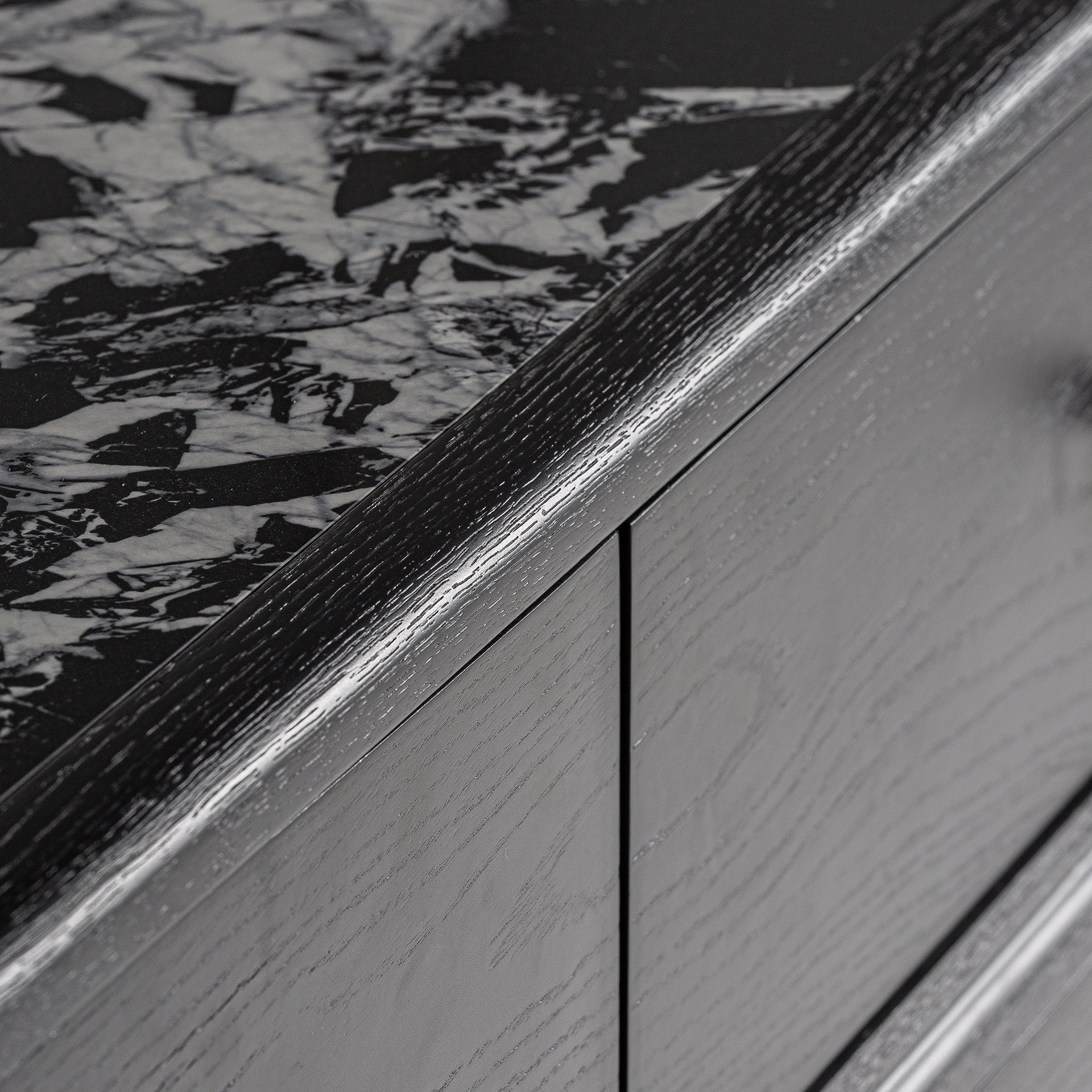 BILZEN Black Drawer Chest