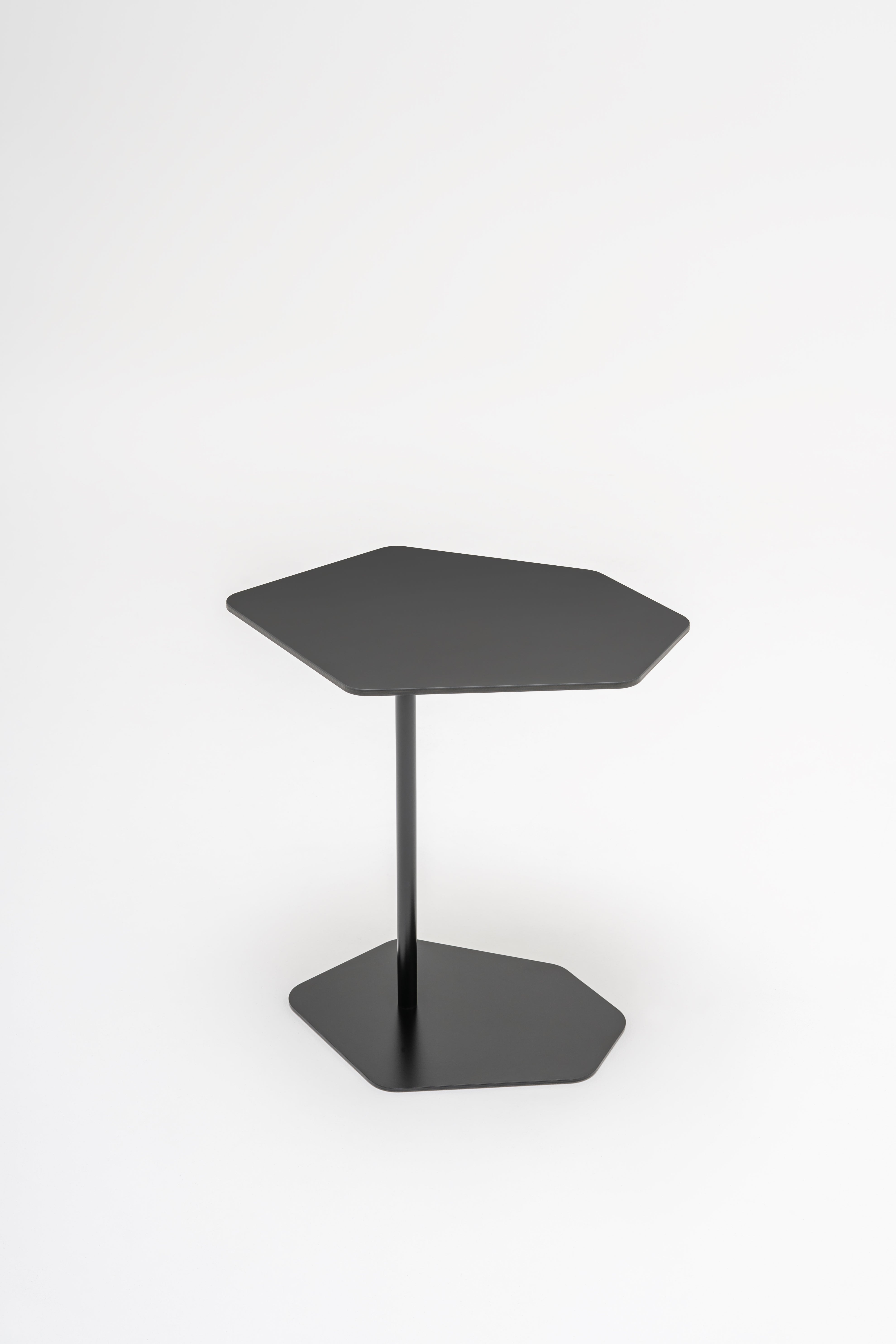Basalto -Metall -Couchtisch