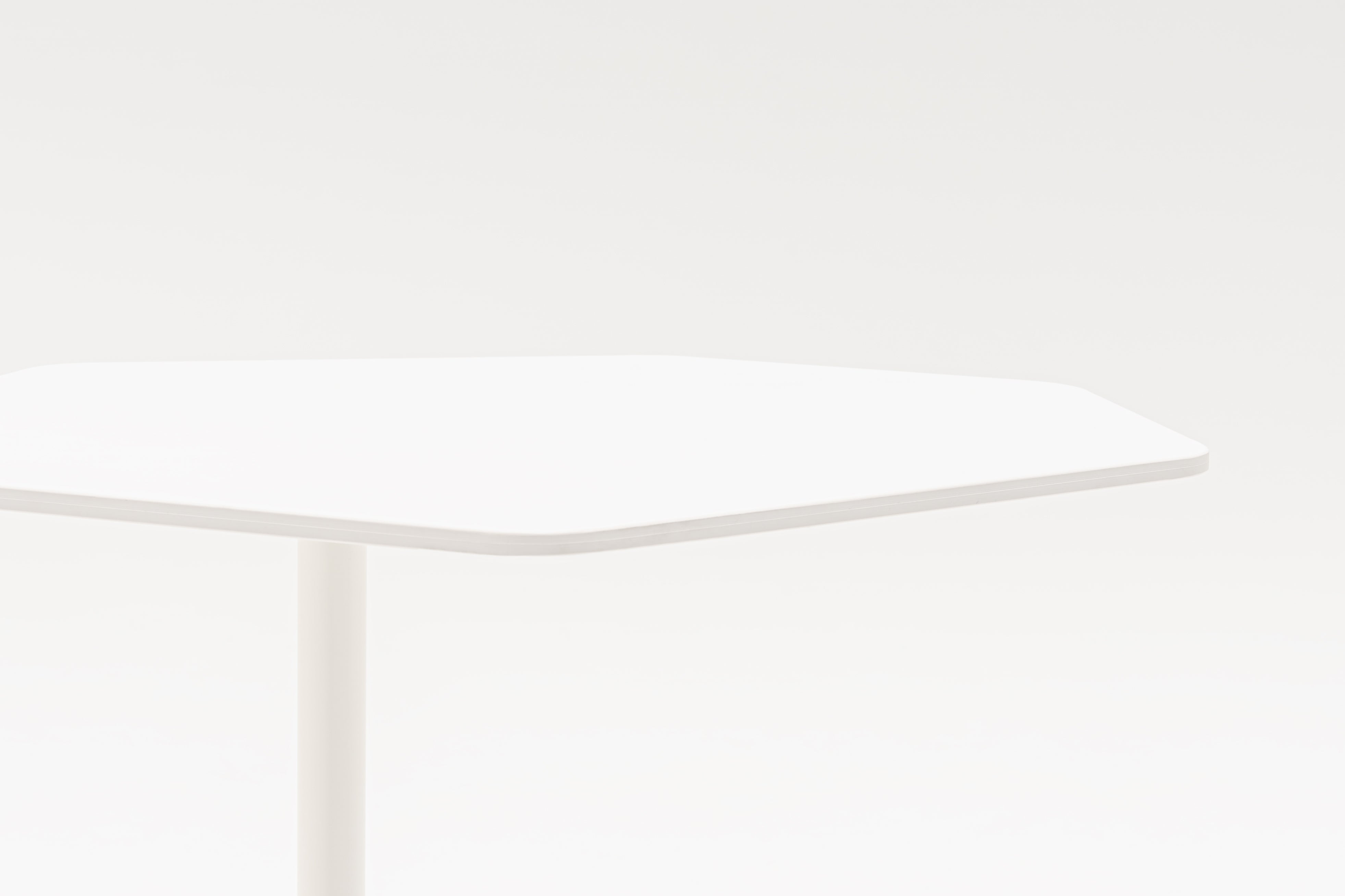 Basalto -Metall -Couchtisch