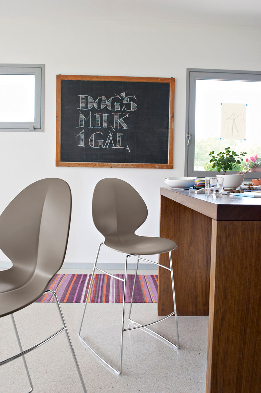 Barhocker BASIL mit blauem Sitz und verchromtem Metallgestell