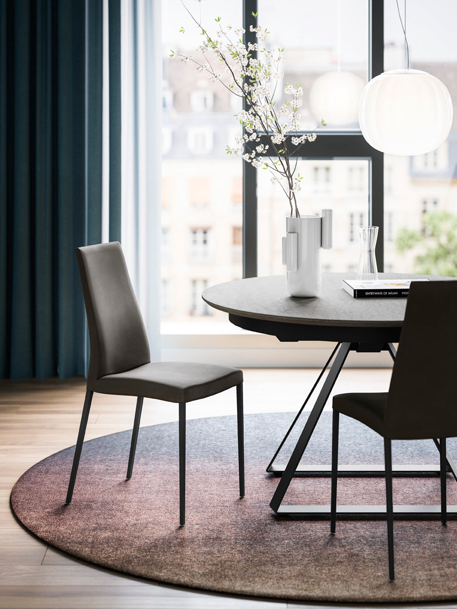 Polsterstuhl AIDA mit schwarzem Gestell