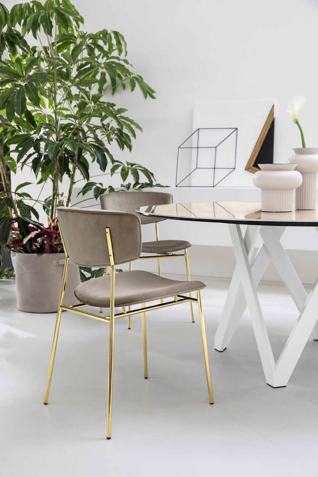 Polsterstuhl FIFTIES mit goldenem Gestell