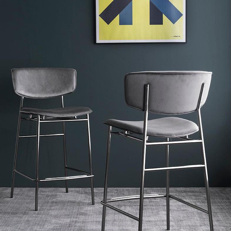 Barhocker FIFTIES gepolstert mit schwarzem Gestell