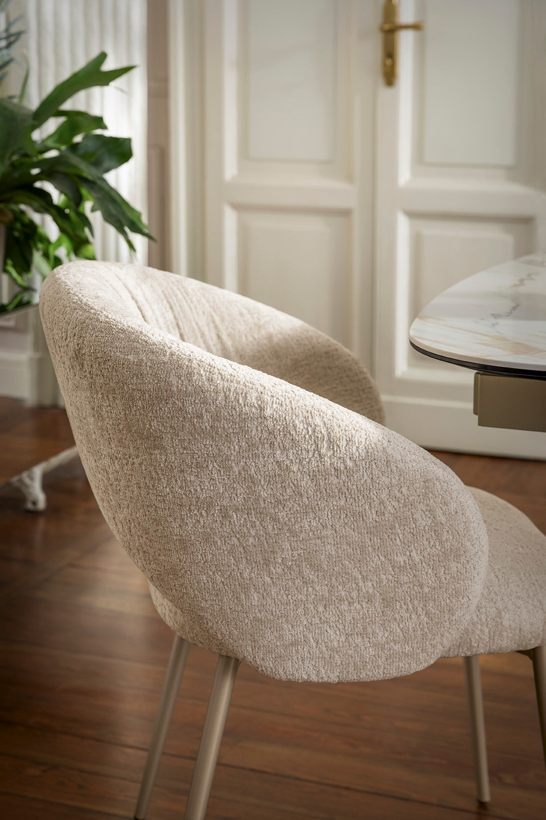 Upholstered ANIME chair with a beige metal base