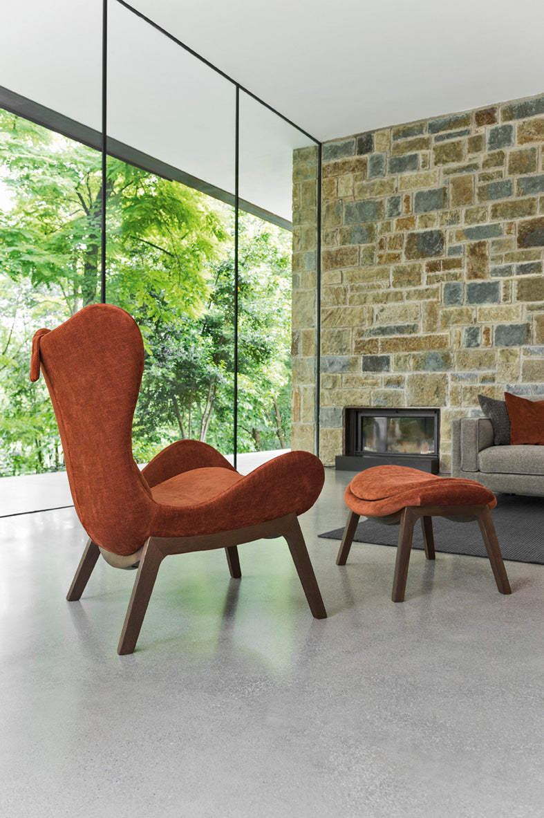 Sessel LAZY gepolstert mit schwarzem Holzgestell