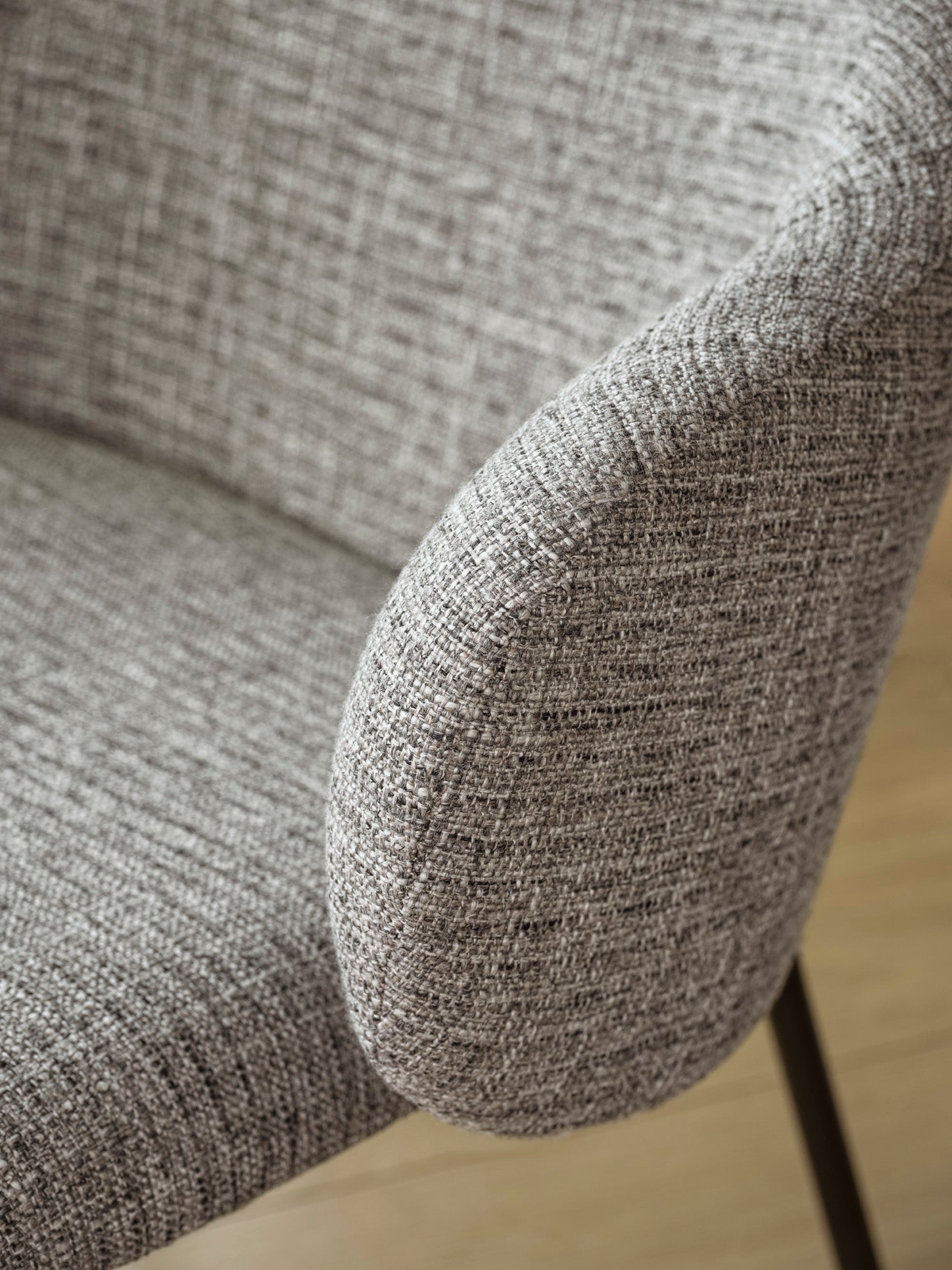 Sessel HOLLY gepolstert mit schwarzem Gestell