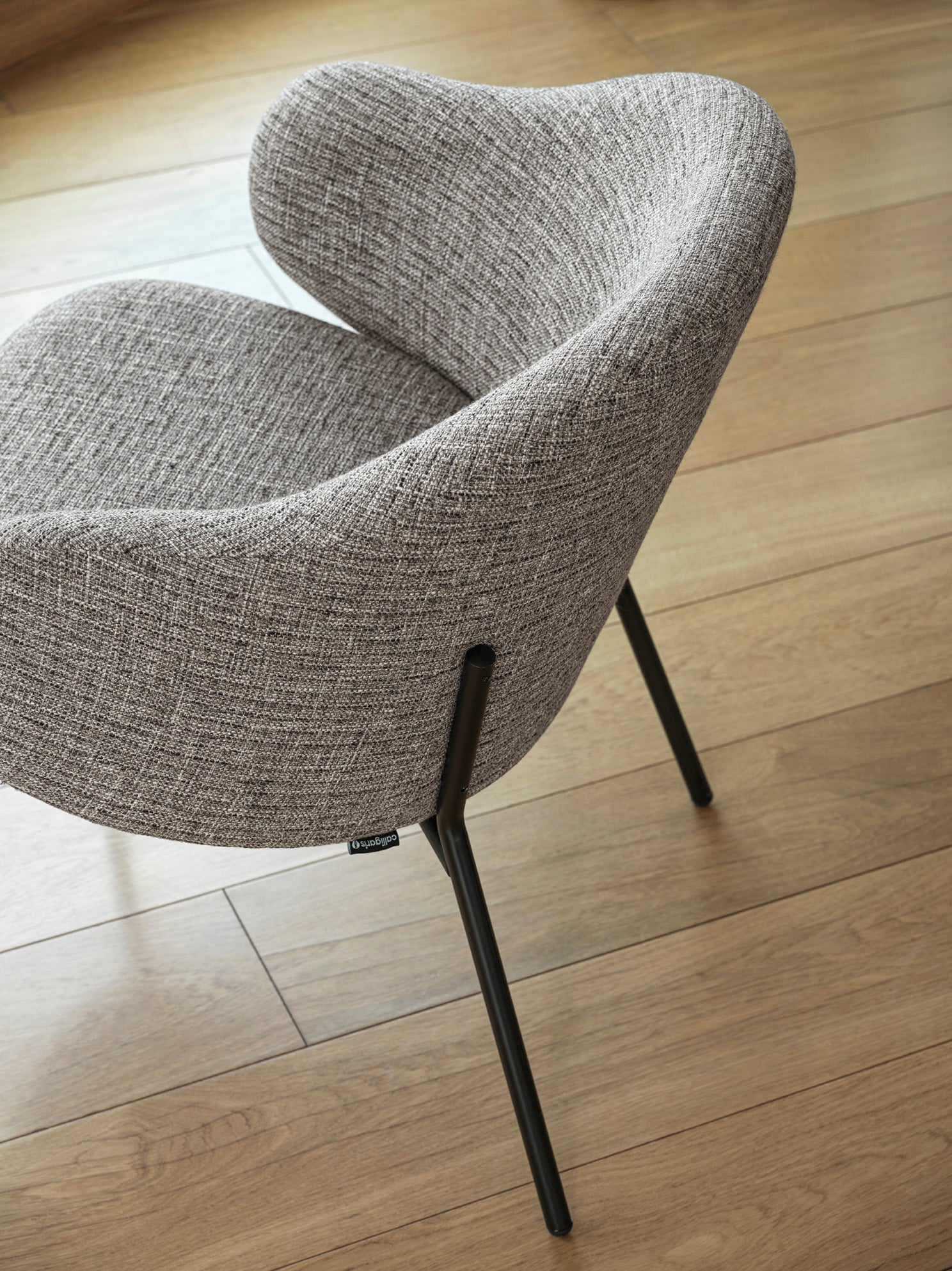 Sessel HOLLY gepolstert mit schwarzem Gestell