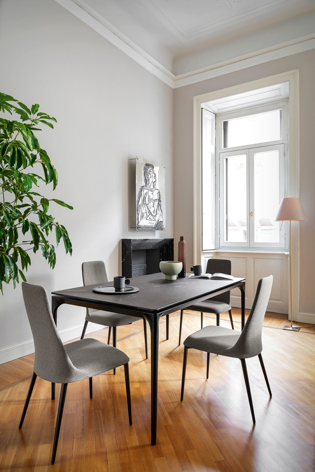 Polsterstuhl ETOILE mit schwarzem Metallgestell