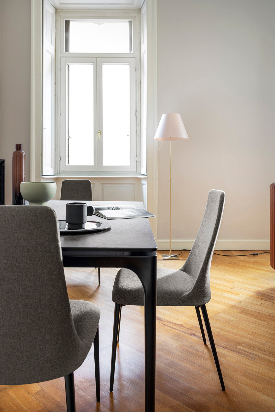 Polsterstuhl ETOILE mit schwarzem Metallgestell