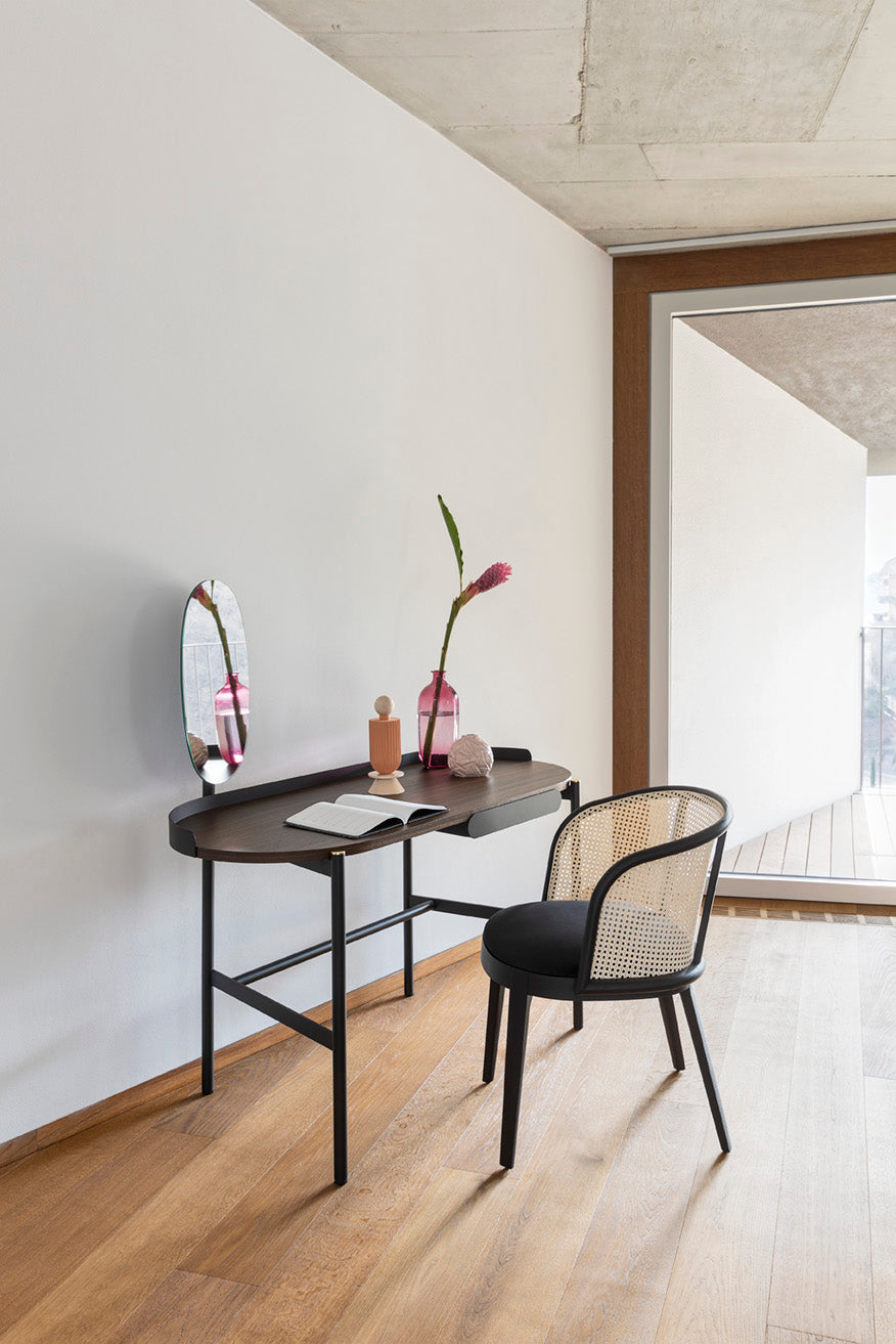 Schreibtisch MADAME mit dunkelbraunem Tischplatte und schwarzem Gestell