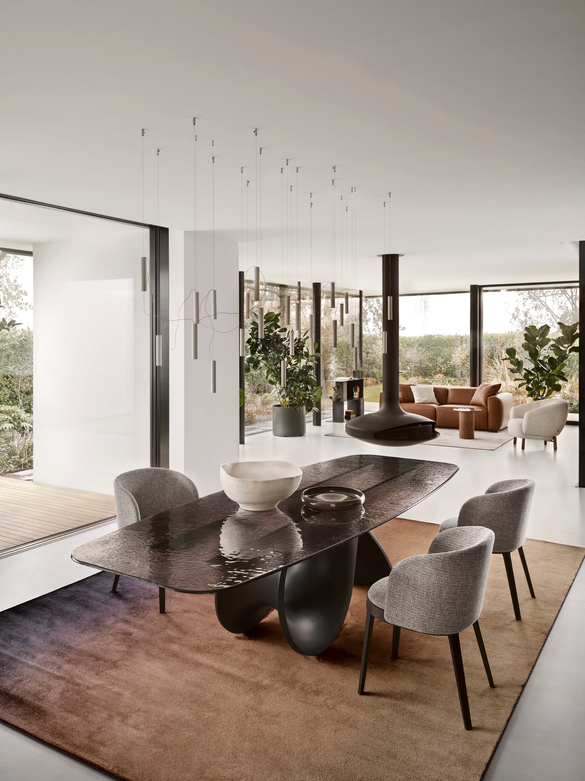 SEASHELL table with black top and graphite base