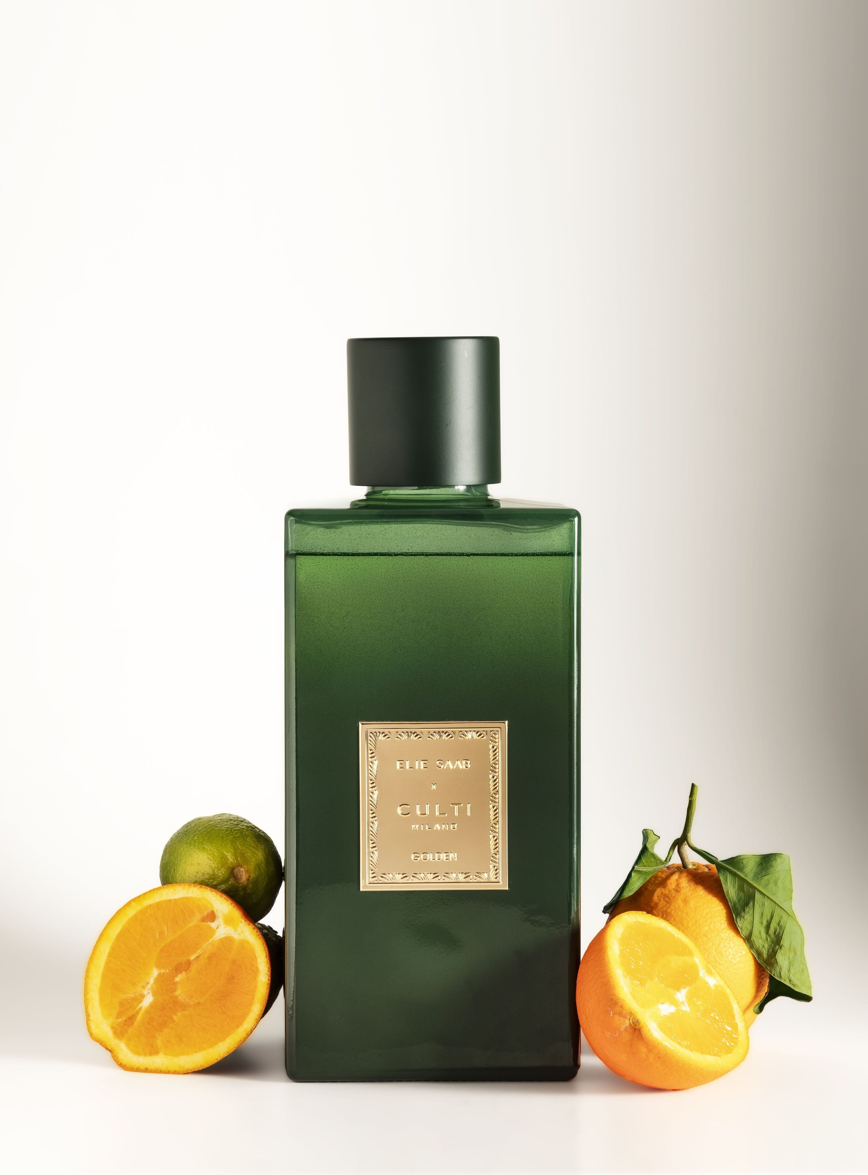 Duftdiffusor GOLDEN mit Noten von bitterer Orange, Mandarine, Ingwer, Orangenblüten und Zeder.