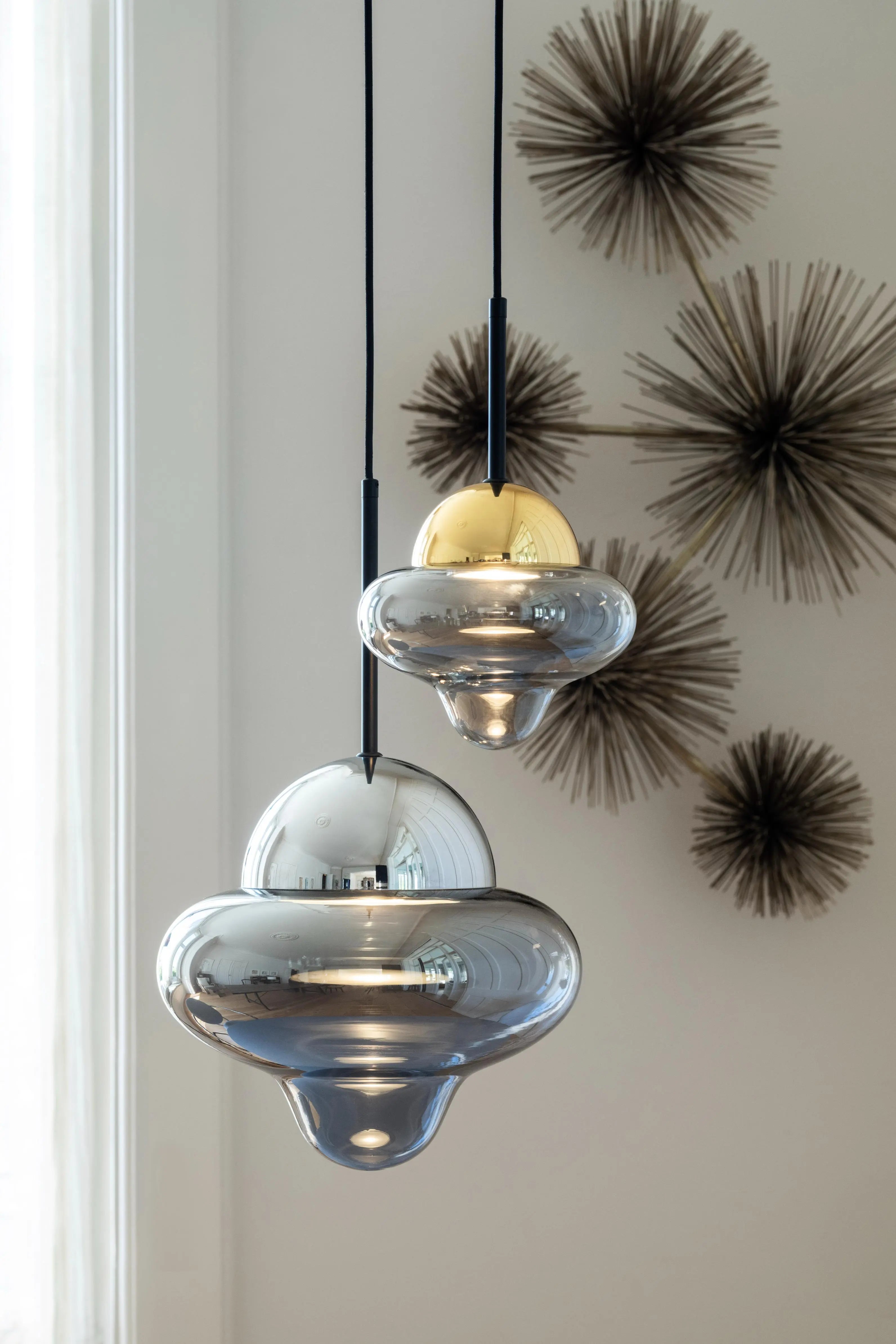 Lampa wisząca NUTTY szkło dymione ze srebrnym wykończeniem – Design By Us