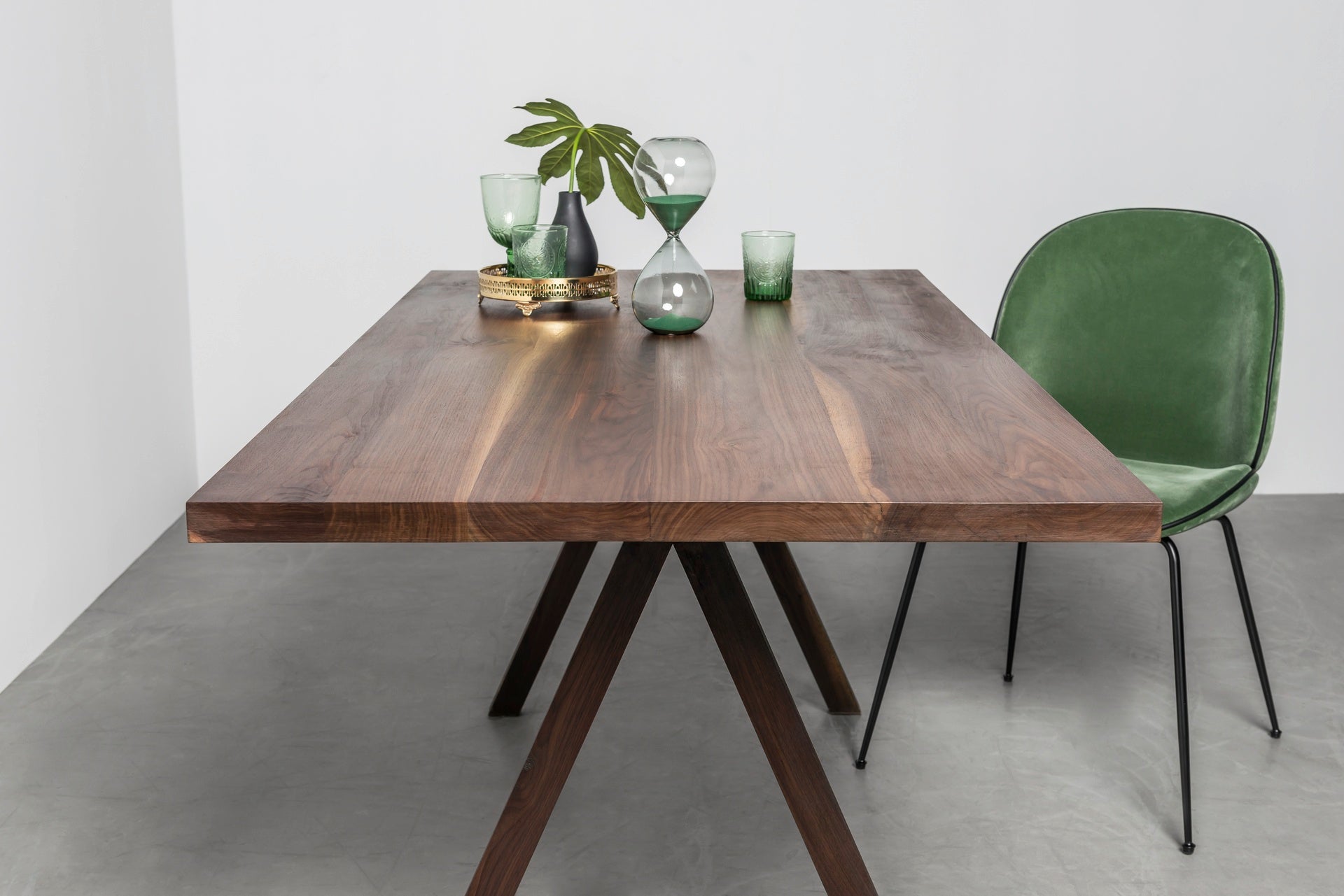 VICTORIA Walnut Wood Table