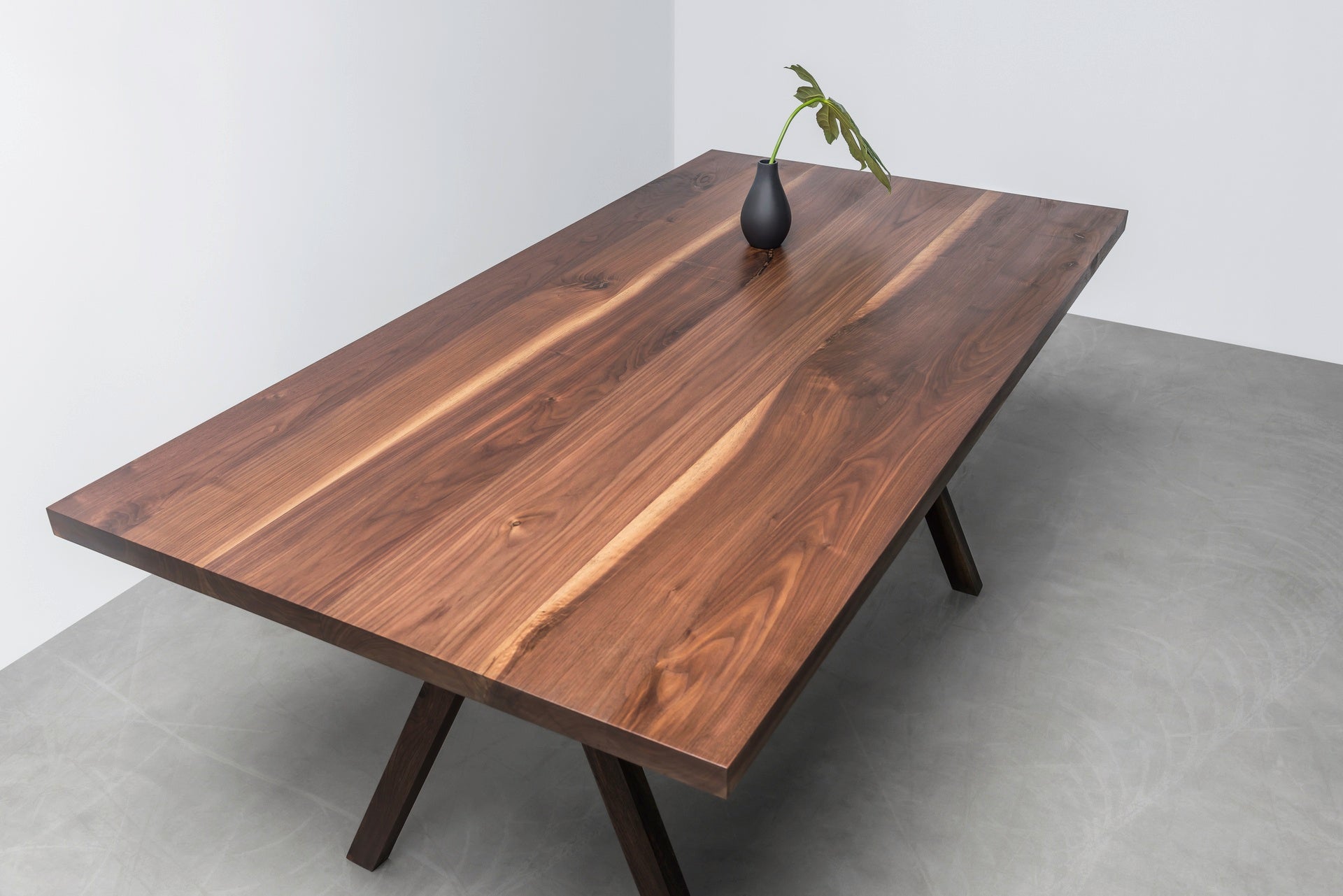 VICTORIA Walnut Wood Table