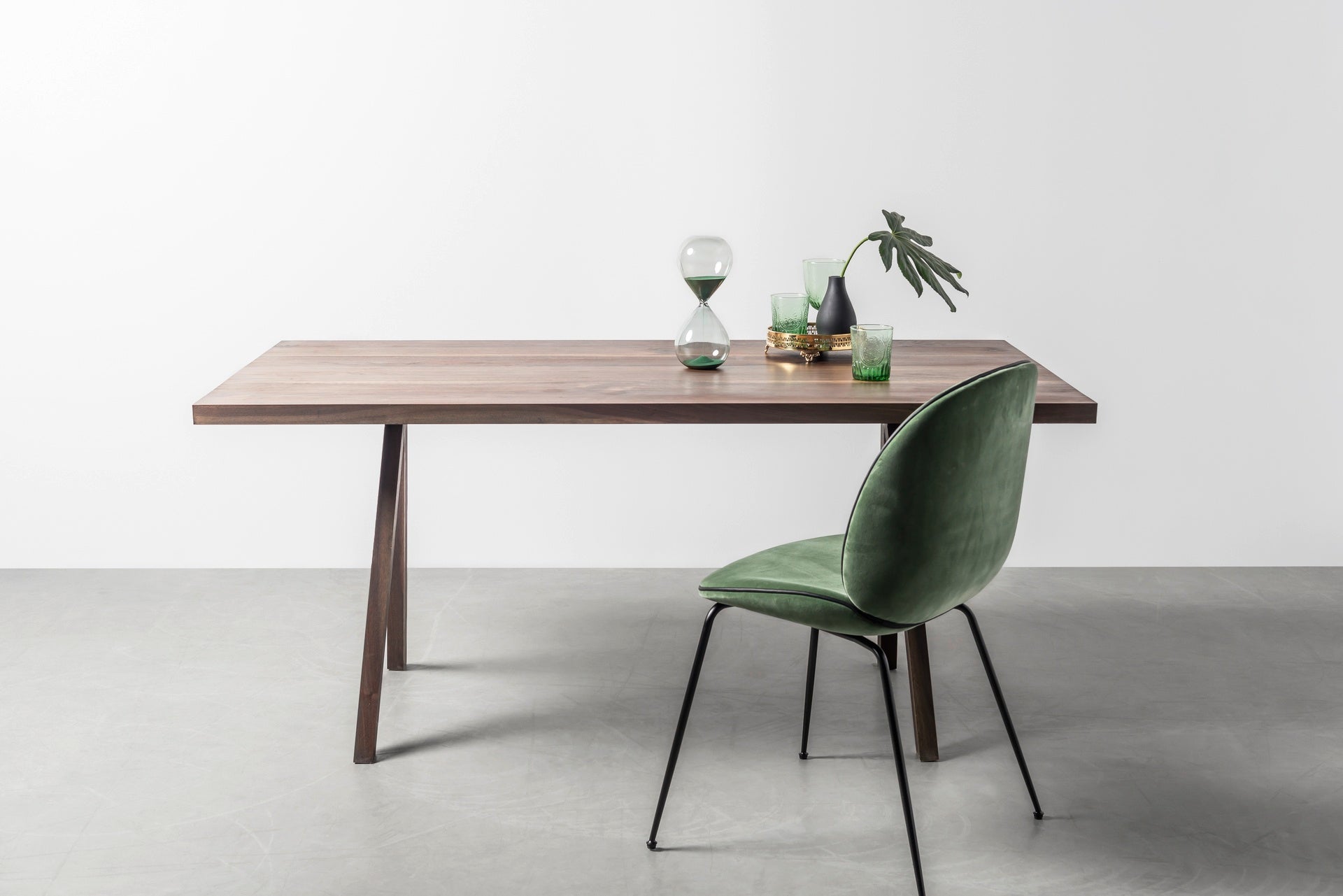 VICTORIA Walnut Wood Table