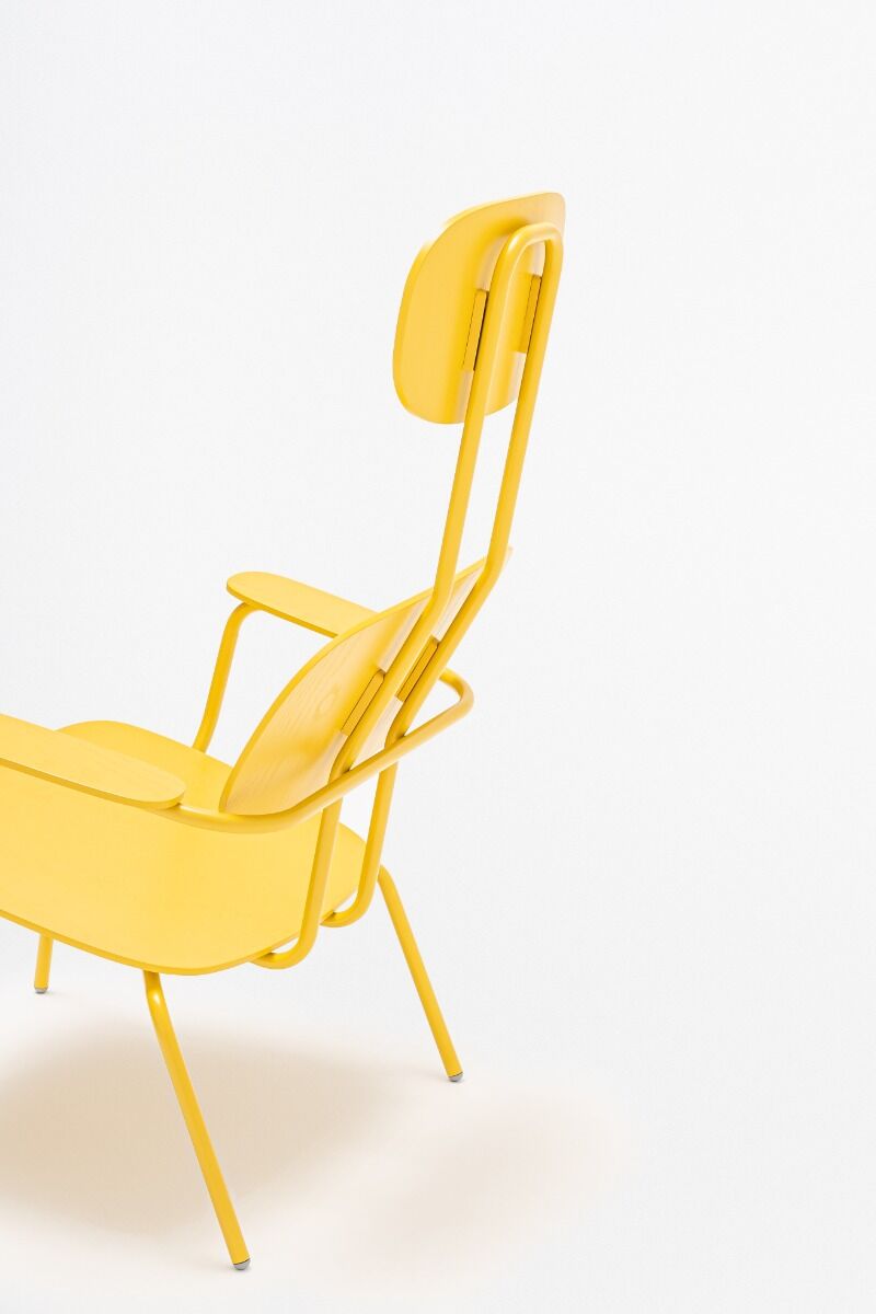 Fotel z zagłówkiem NEW SCHOOL LOUNGE czerwona podstawa – .mdd