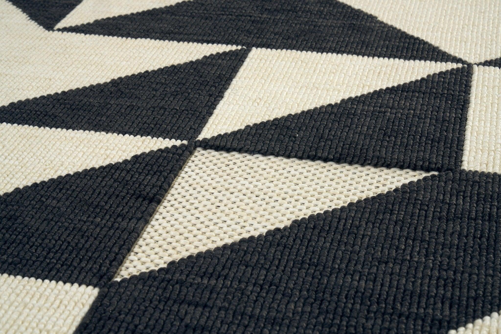 Dywan LUZ czarno-biały Carpet Decor Eye on Design