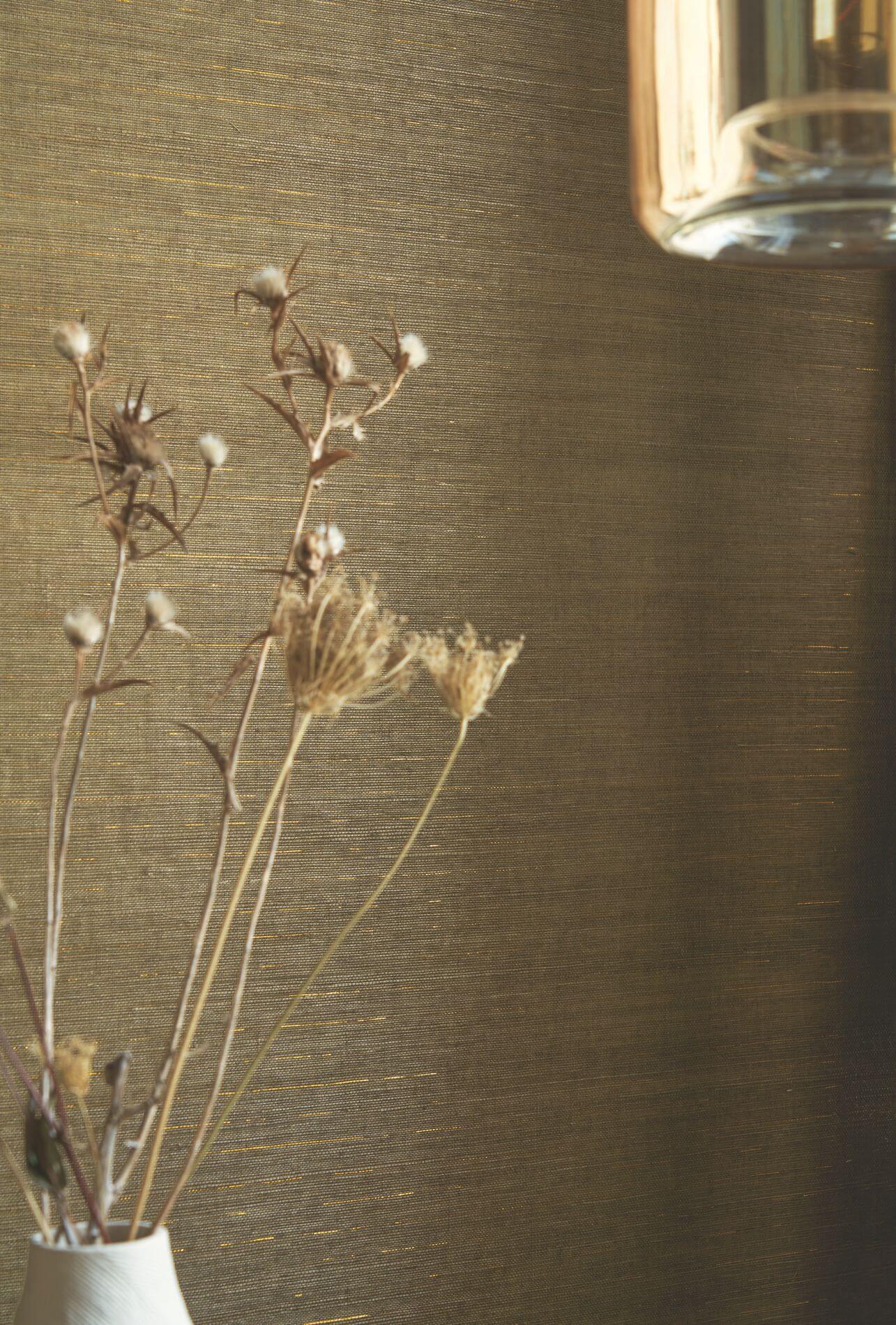 Natural structural wallpaper imitating agave leaves STRIATA - ANTHRACITE/SILVER anthracite with silver