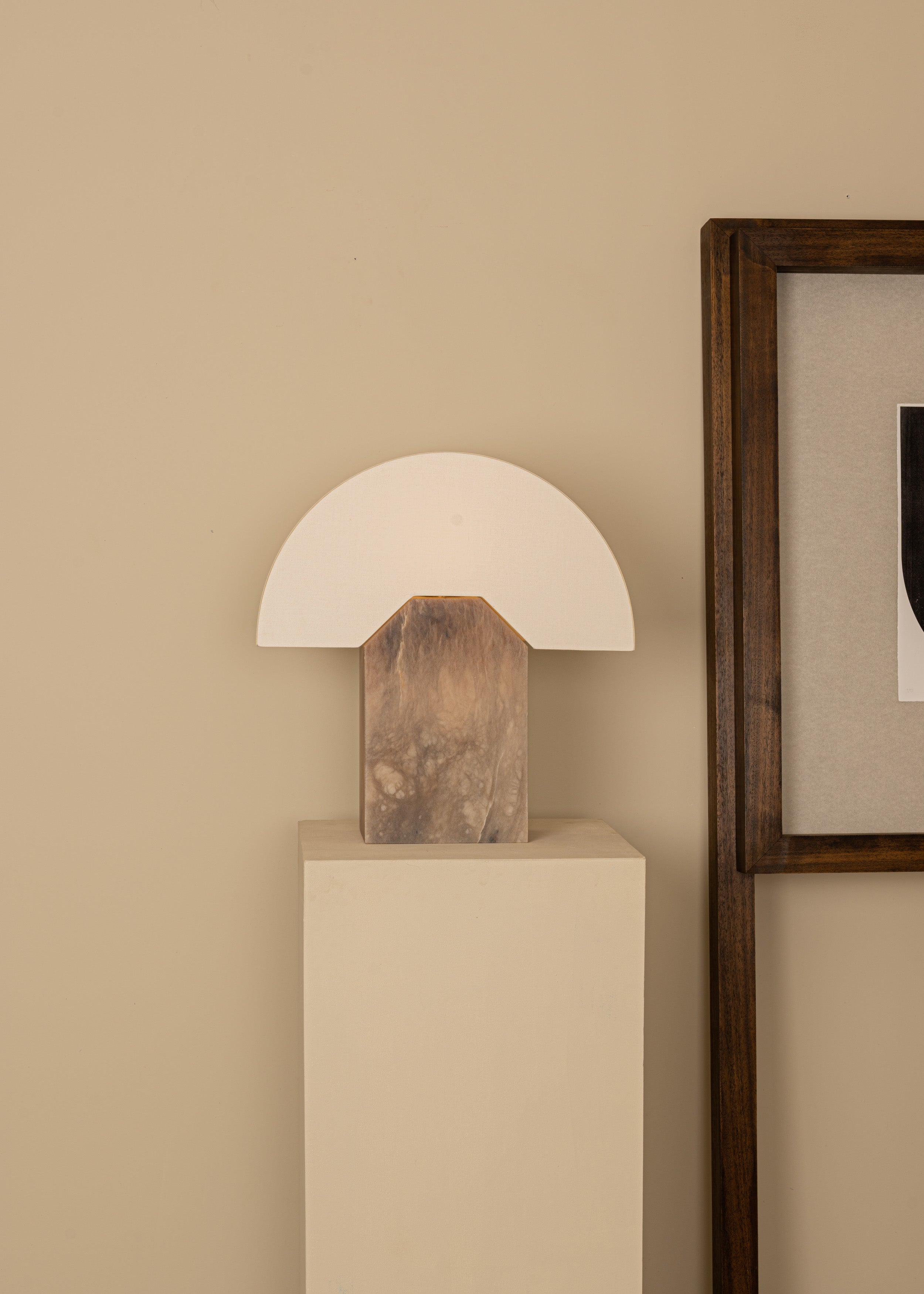 Tischlampe EDNA dunkelbeige Alabaster