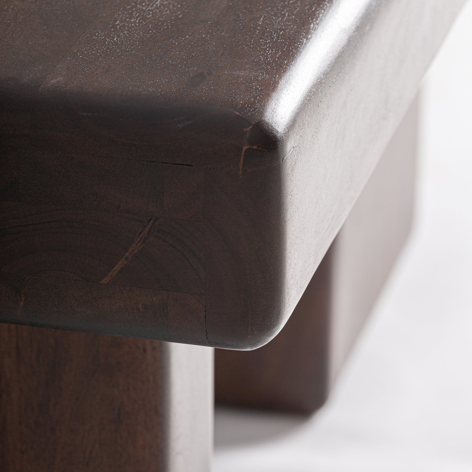 EYZIES Desk in Acacia Wood