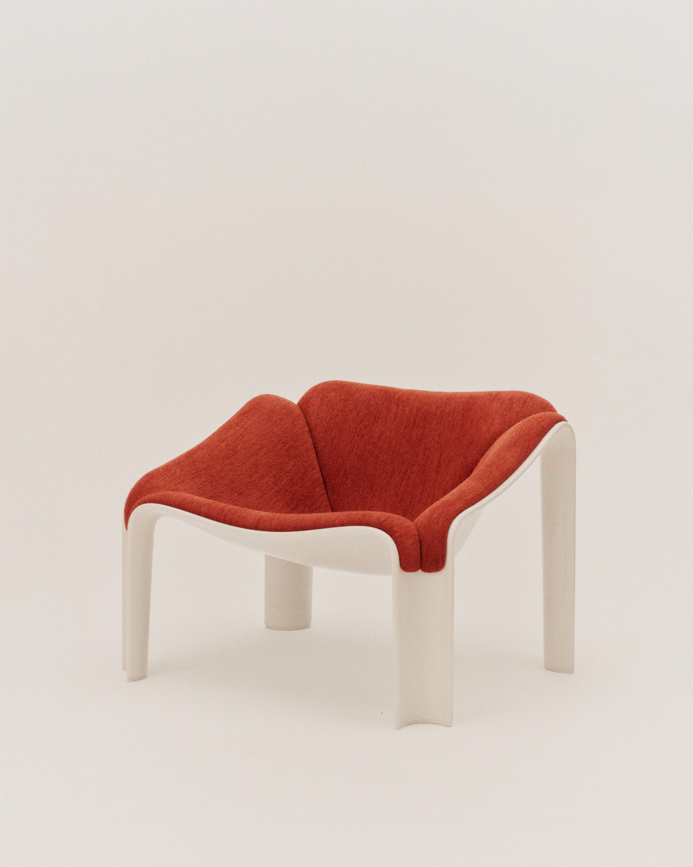 Sessel F300 in Rot mit weißem Gestell