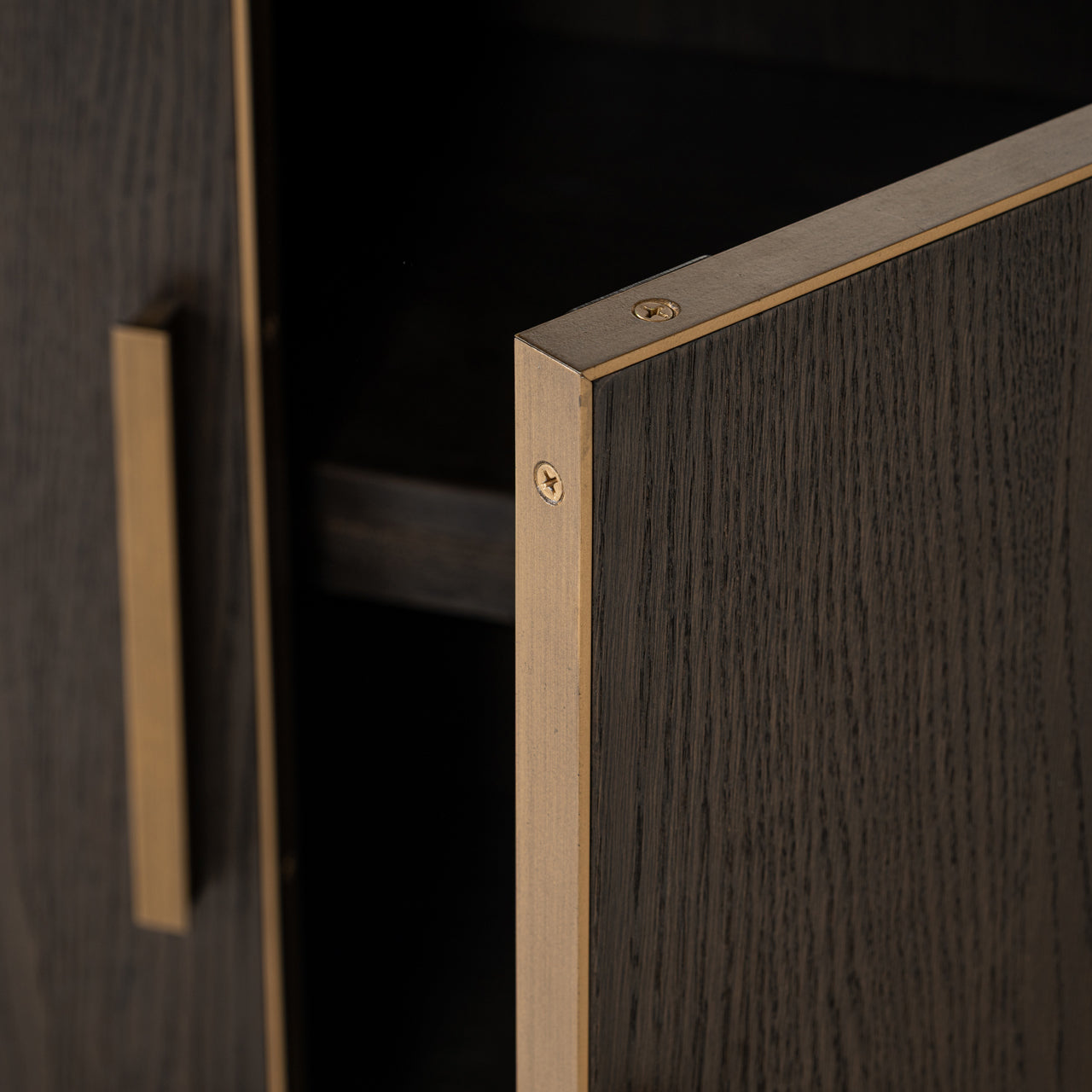 Regal CARTER Eichenfurnier mit goldenem Rahmen