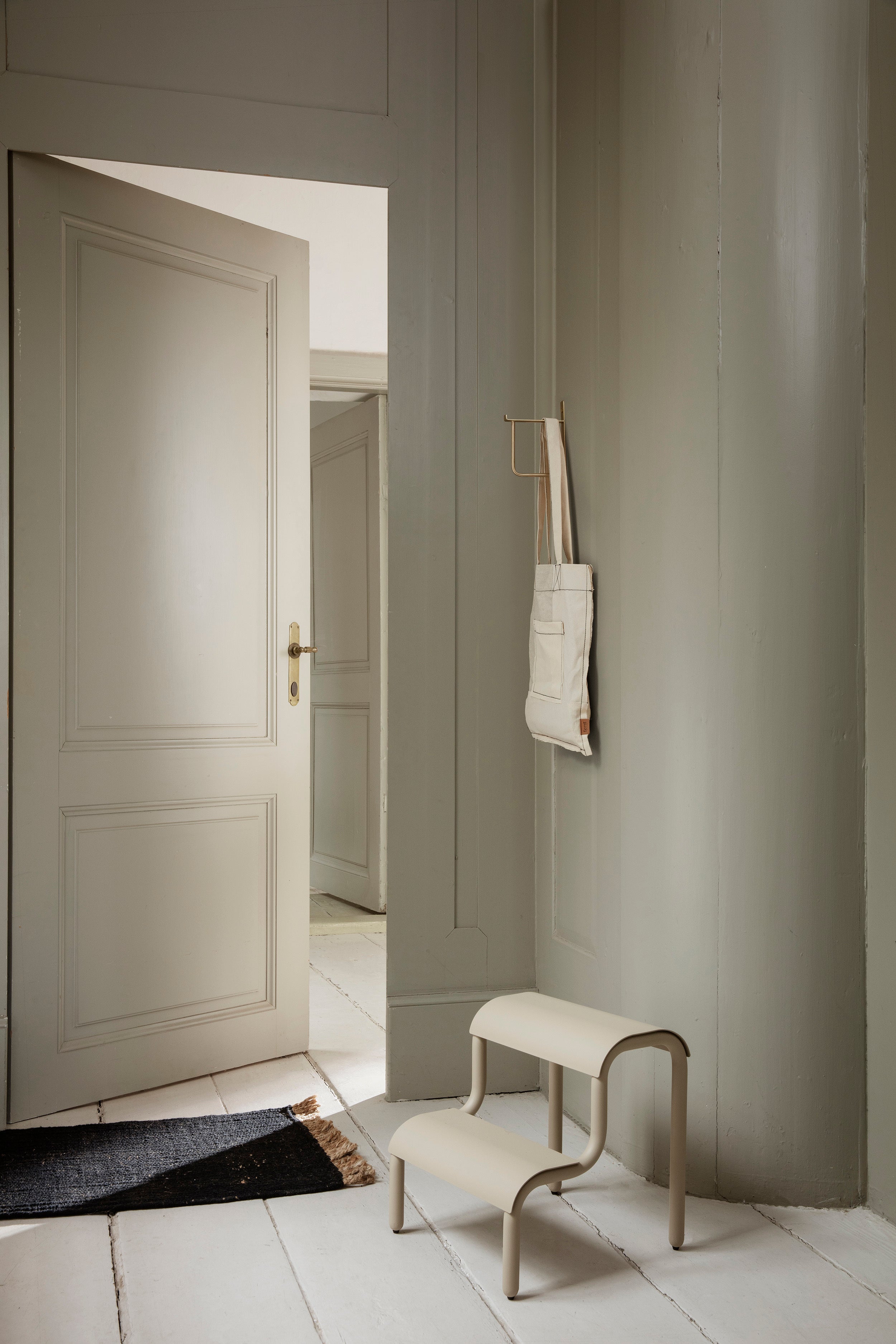 UP STEP Hocker beige