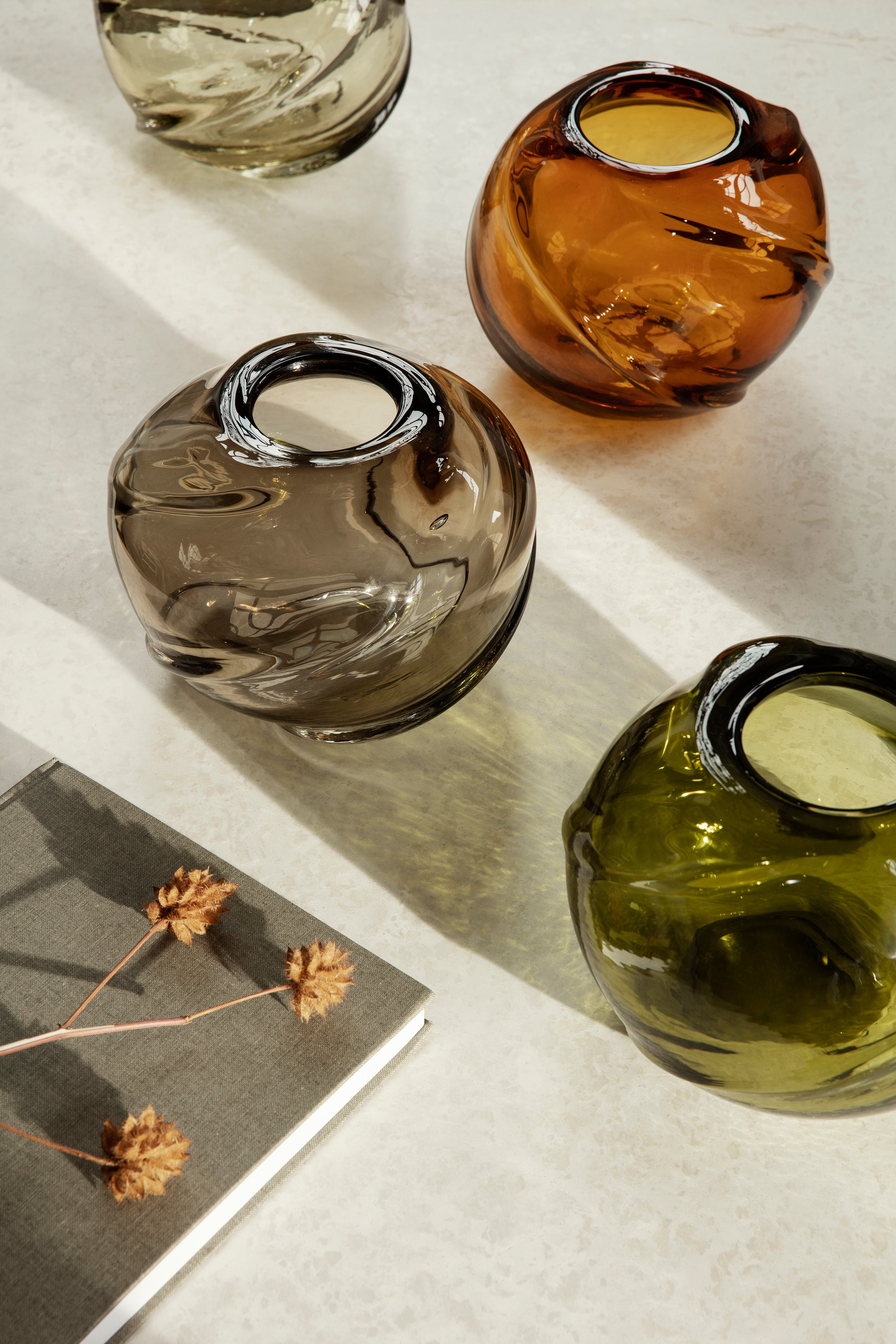 WATER ROUND SWIRL Vase bernsteinfarben