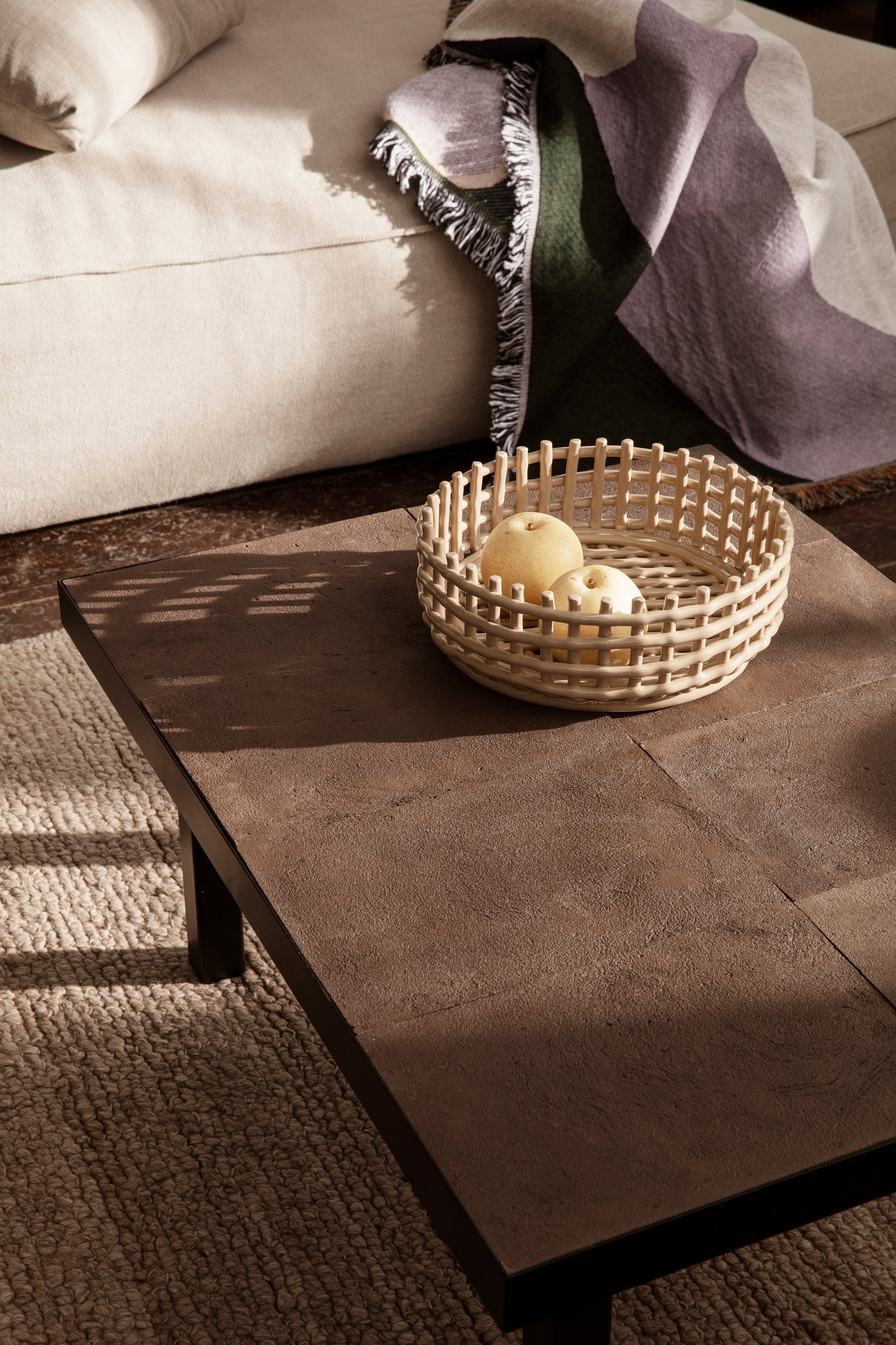 KERAMIK-MITTELAUFSATZ Schale beige