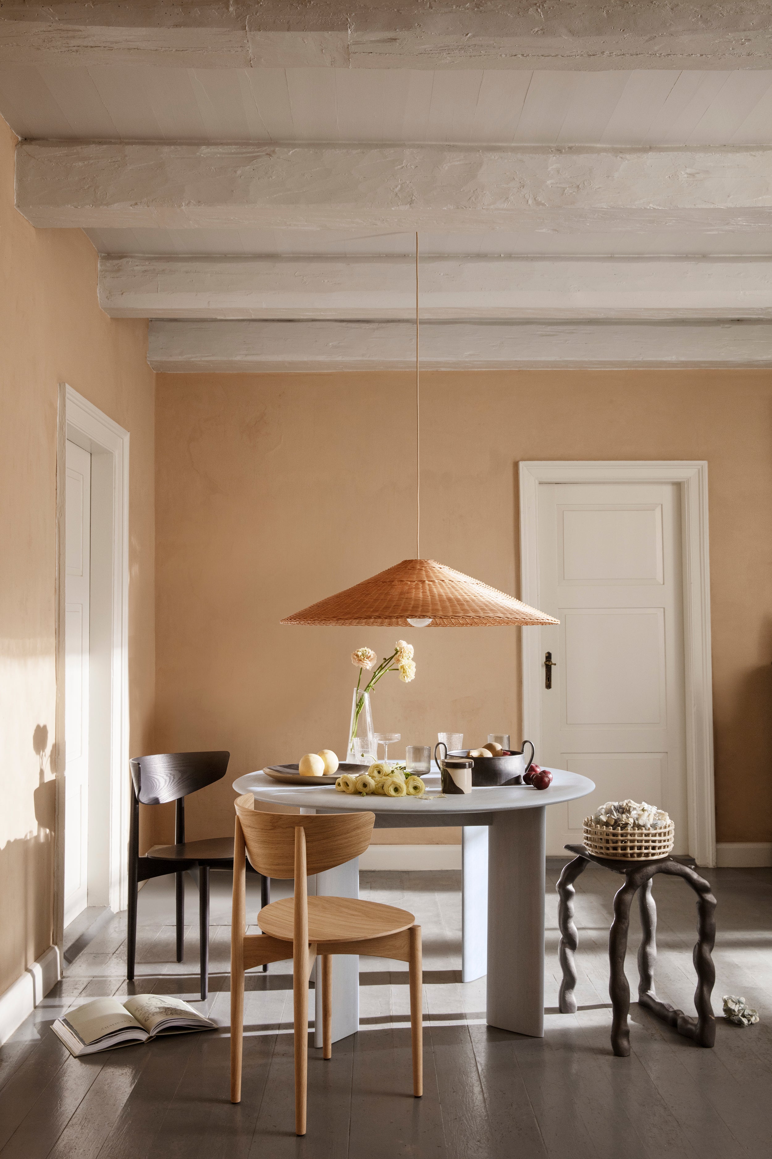 KERAMIK-MITTELAUFSATZ Schale beige