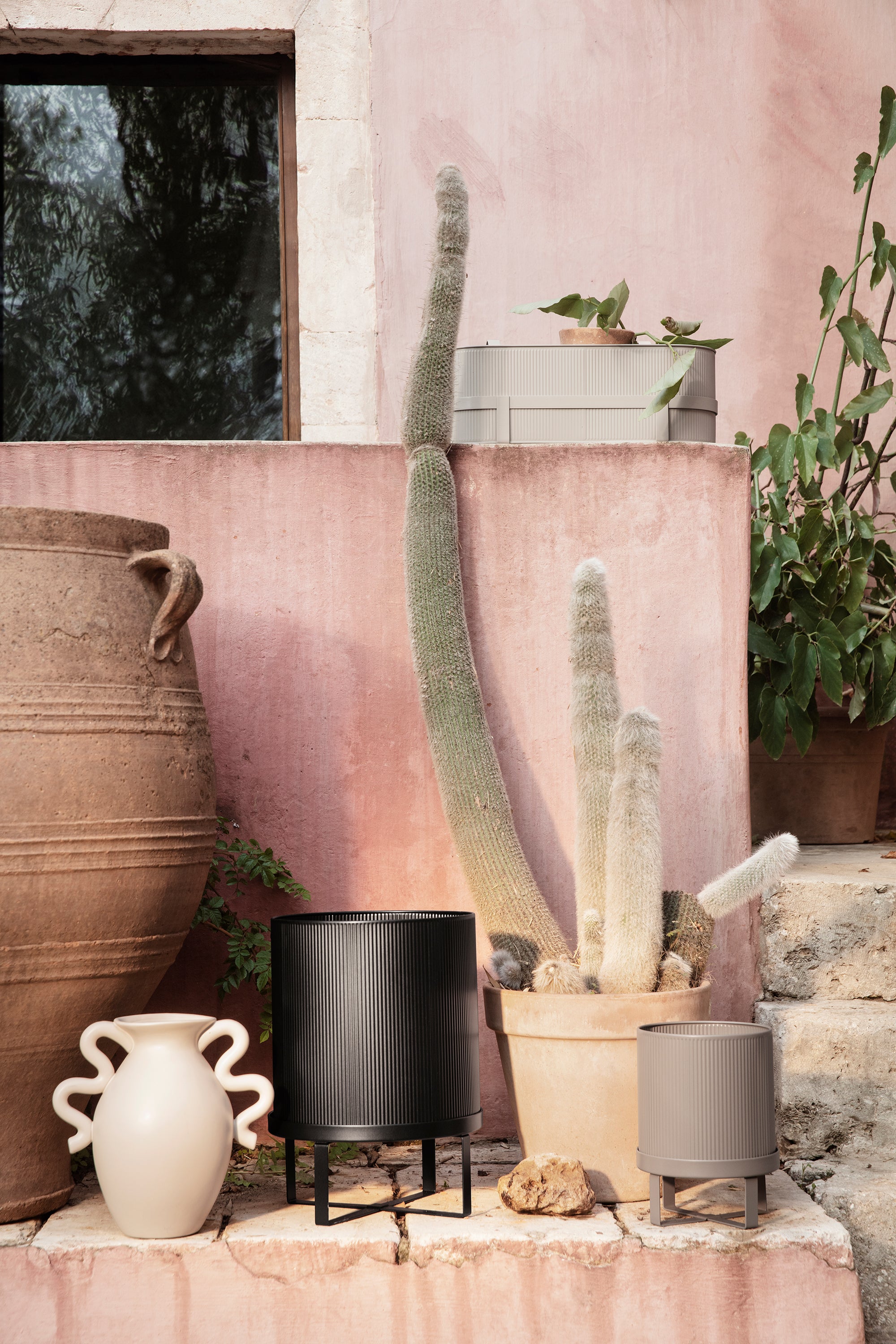 BAU pot in black
