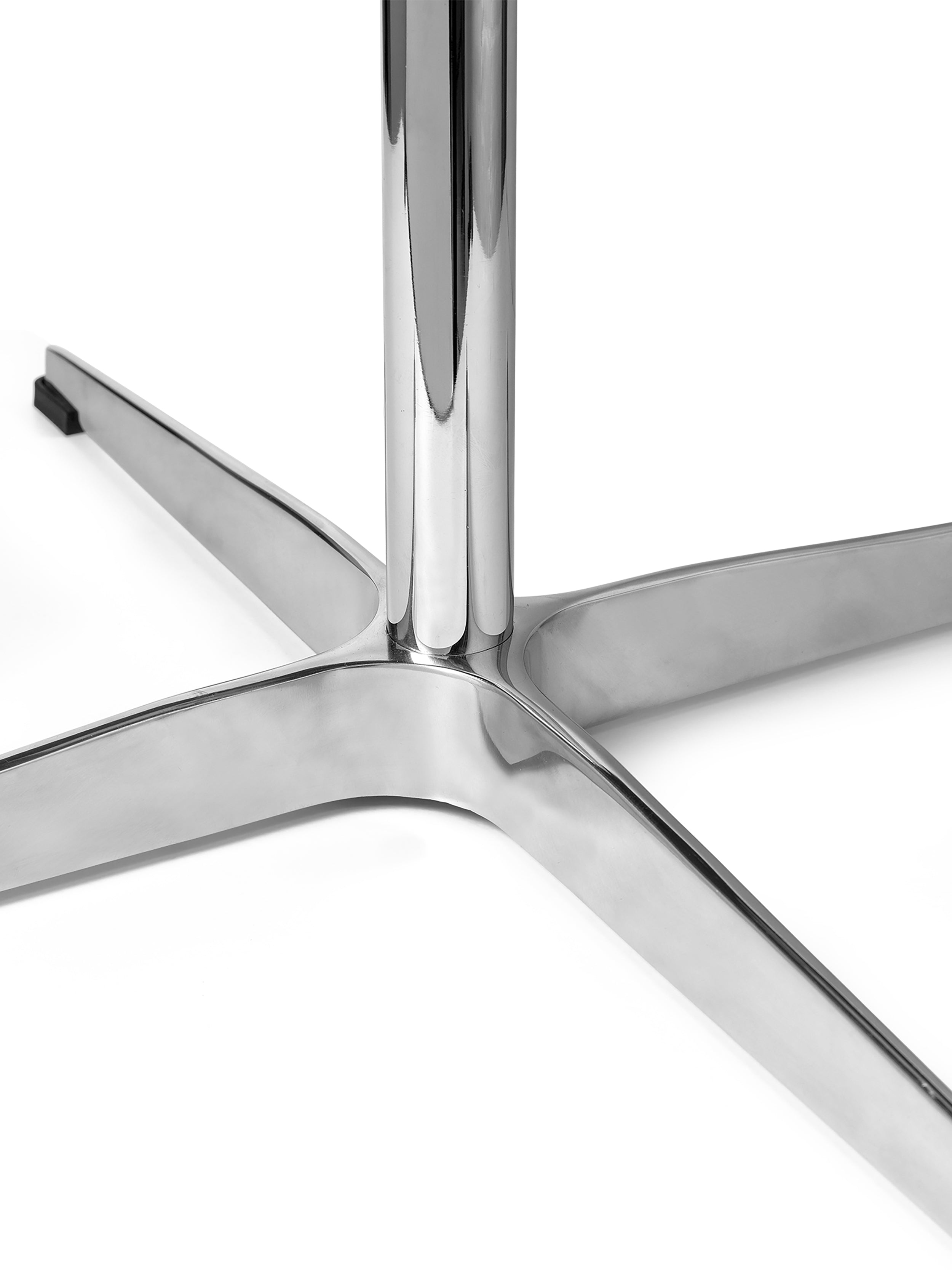Rotationsstuhl mit Rico Hallingdal dunkelbraune Armlehnen
