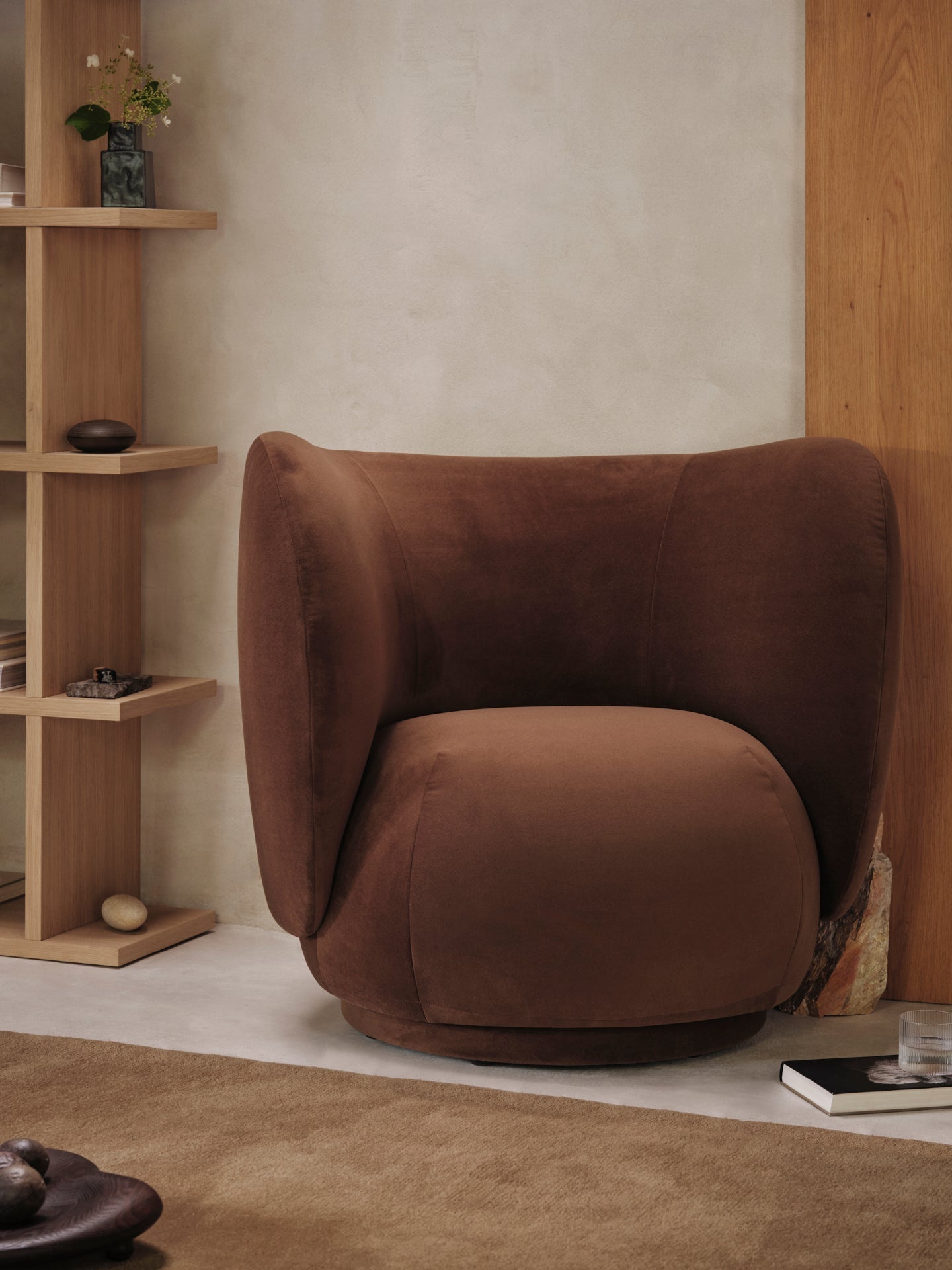 Rico lounge chocolate grain armchair